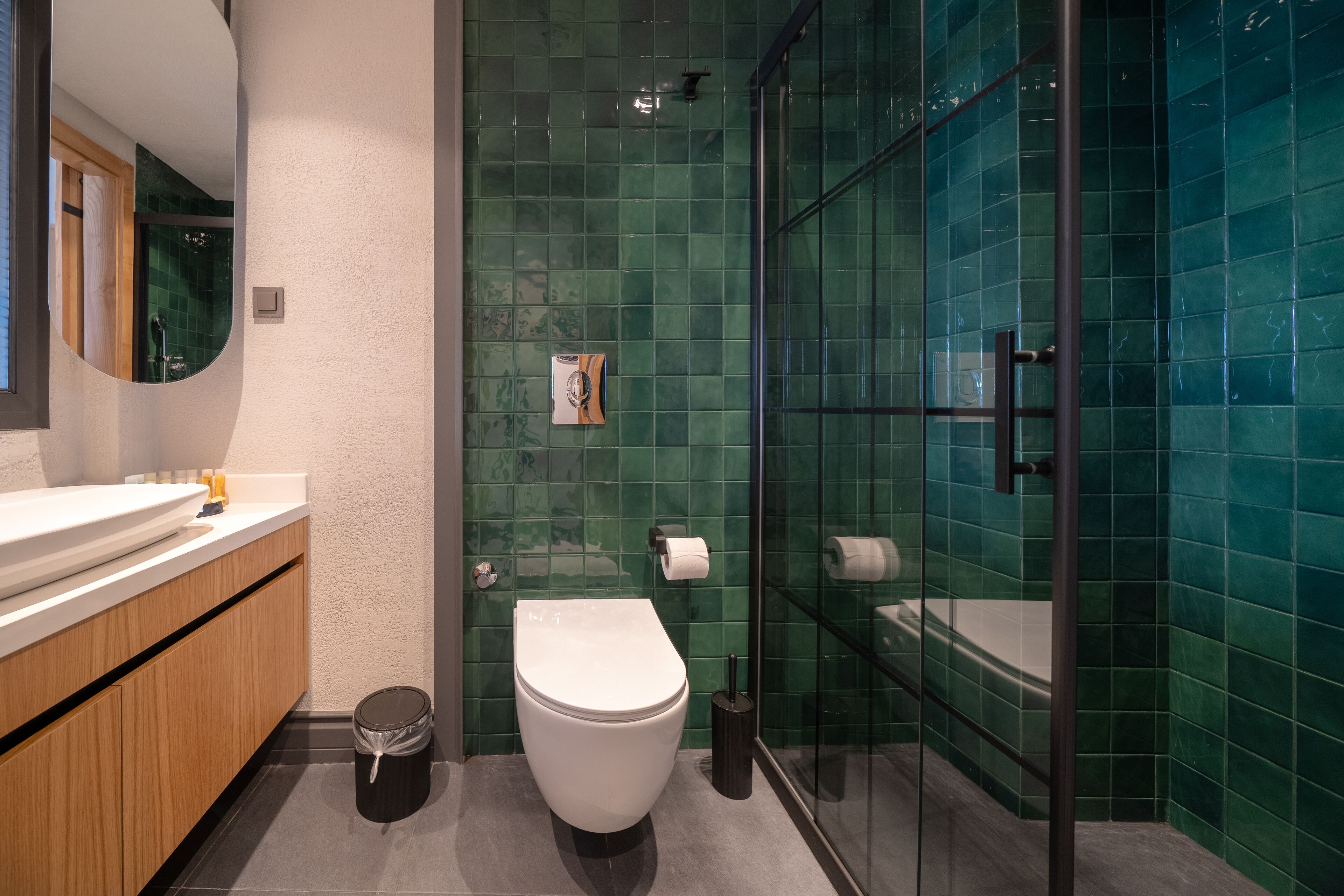 Reddoors Suites