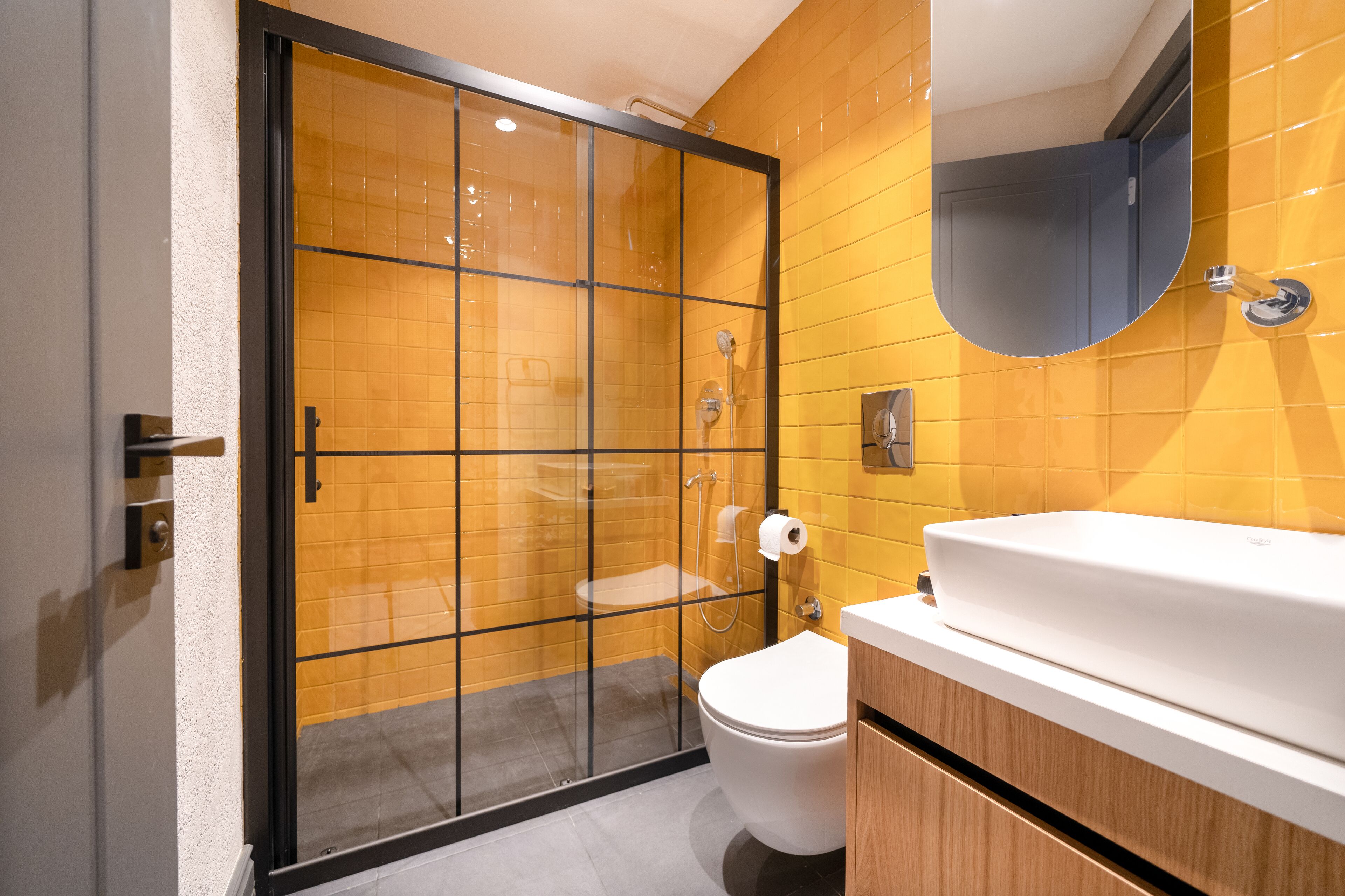 Reddoors Suites
