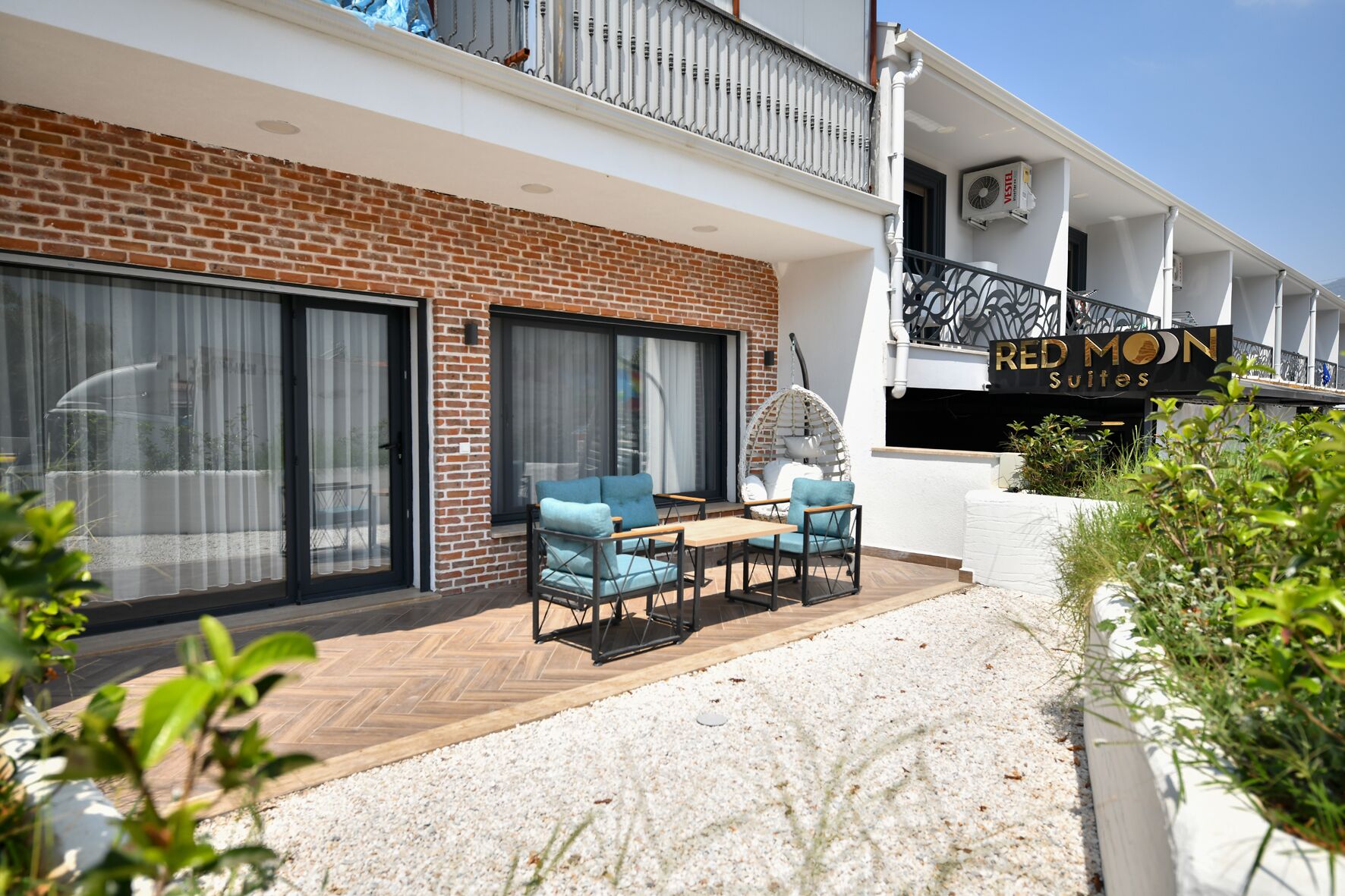 Red Moon Suites