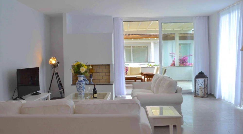Topaz Apartment