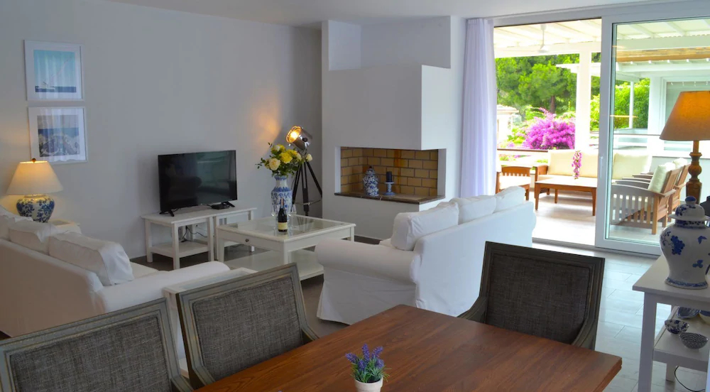 Topaz Apartment