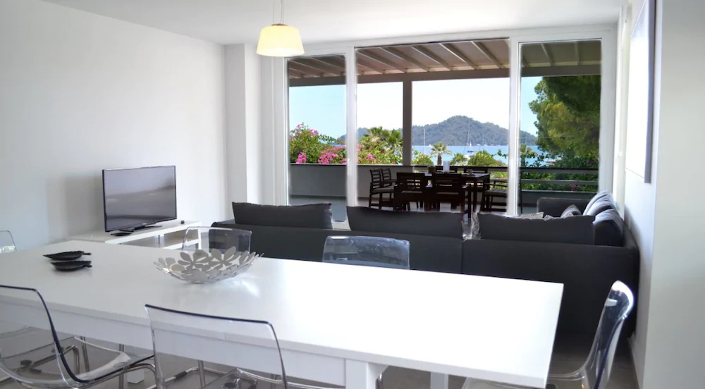 Topaz Apartment