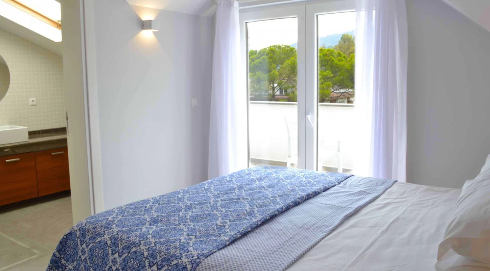 Topaz Apartment