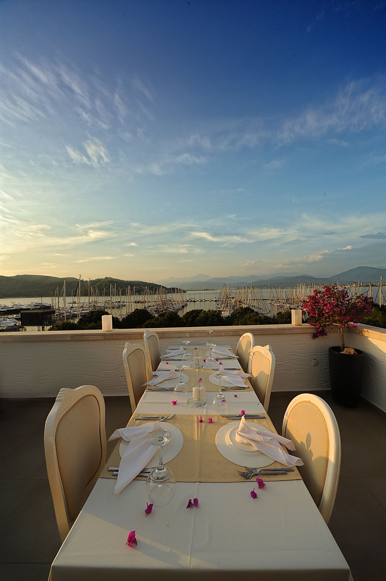 Yacht Boheme Hotel