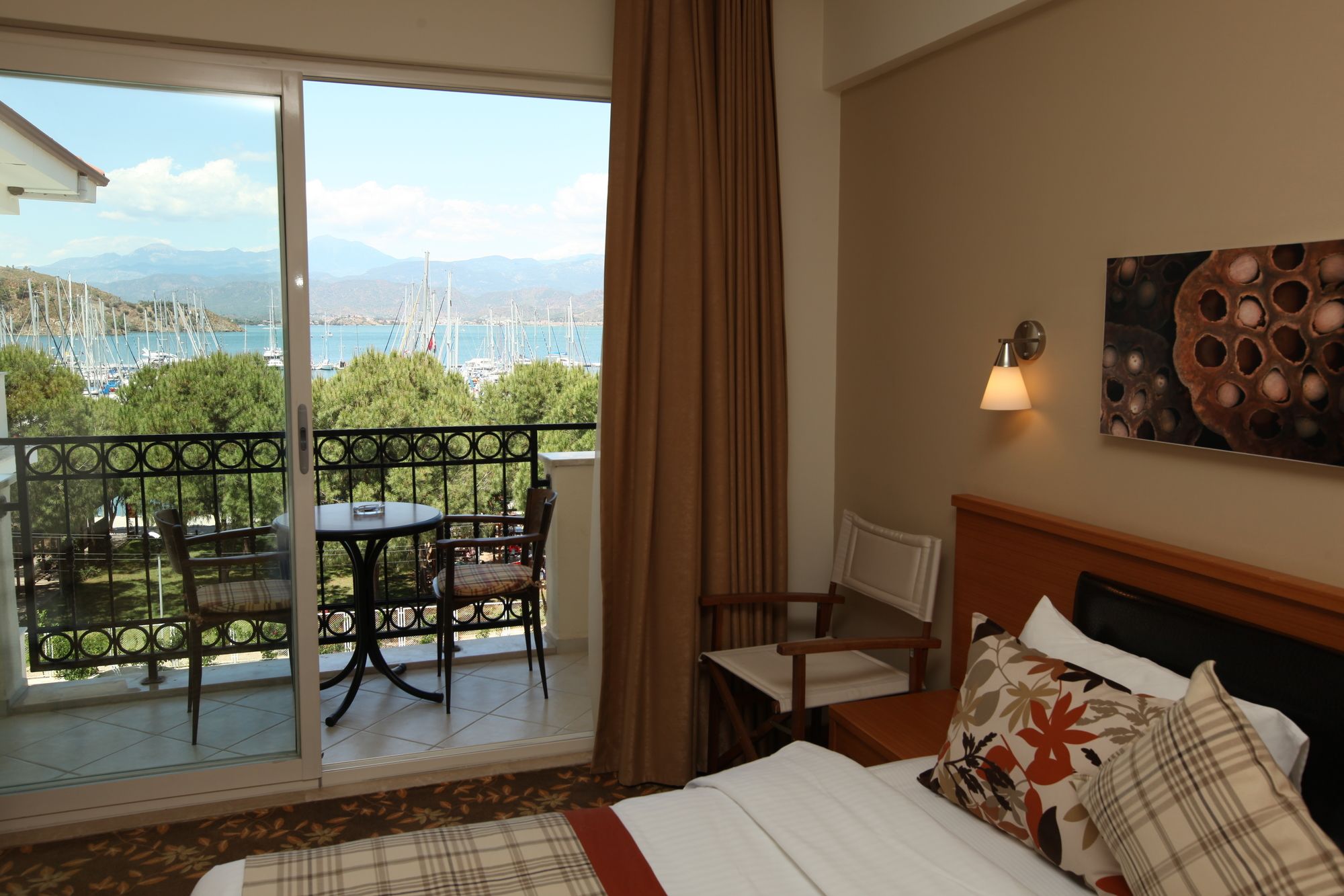 Yacht Boheme Hotel