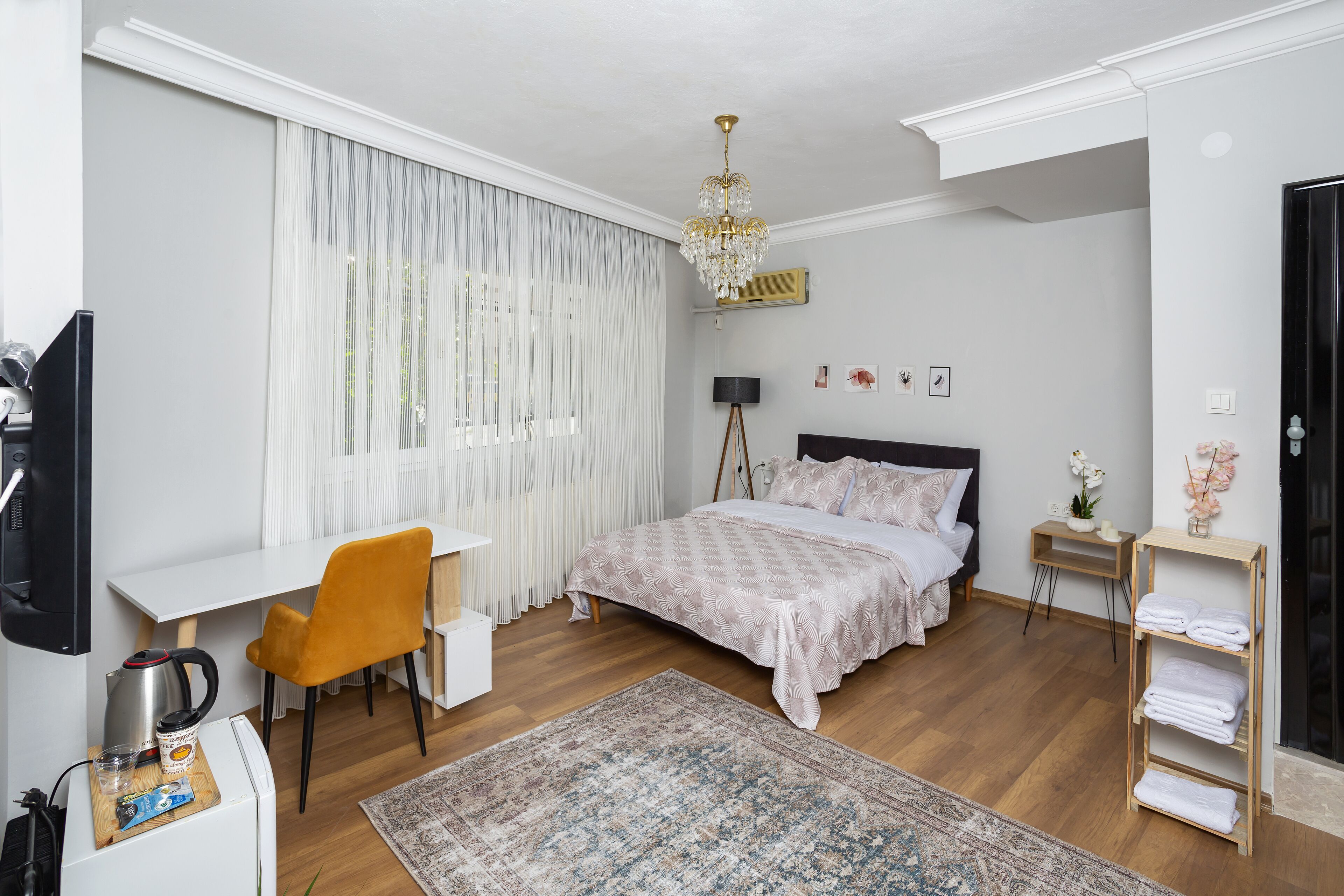 8 Rooms House