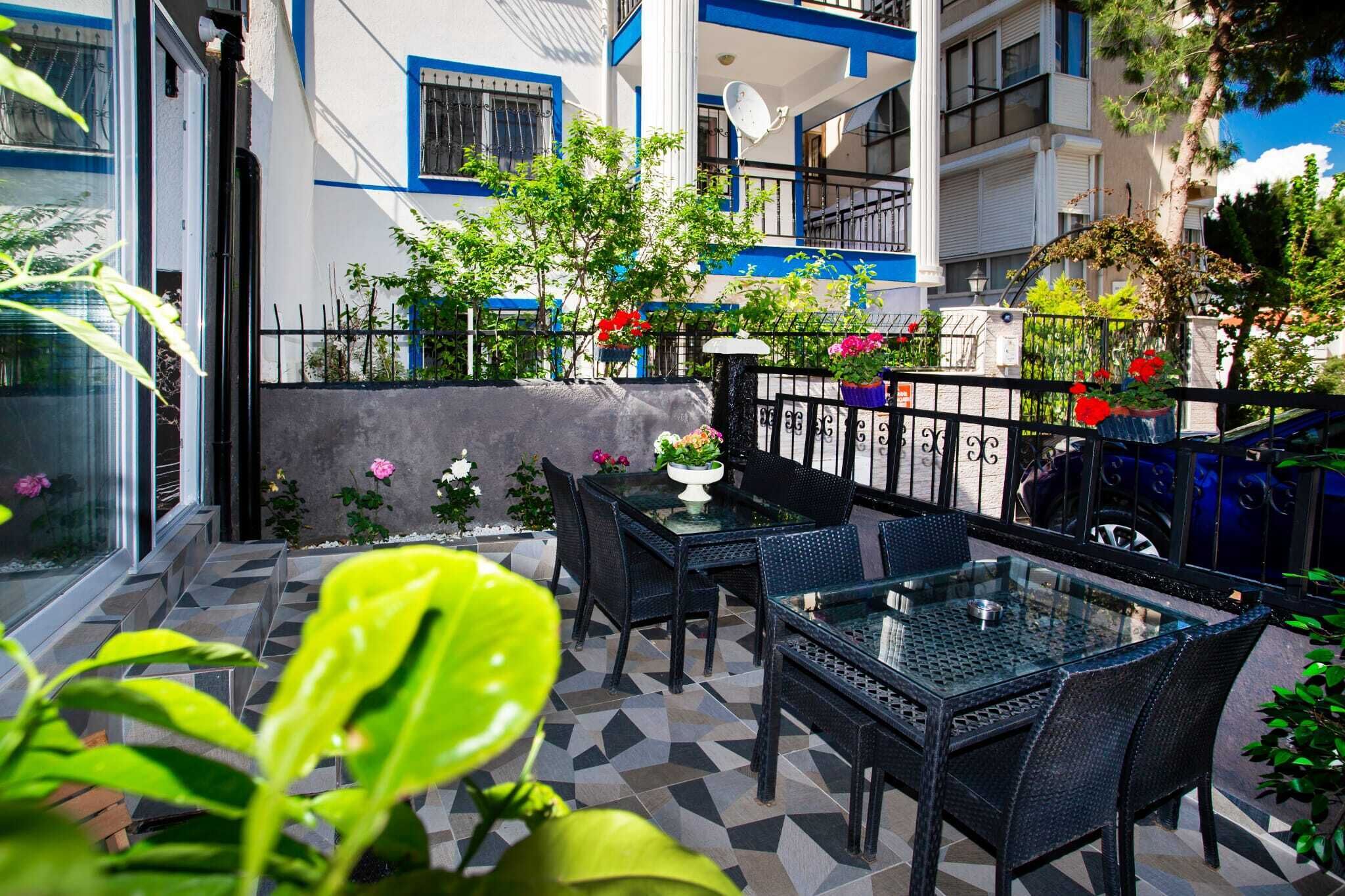 8 Rooms House