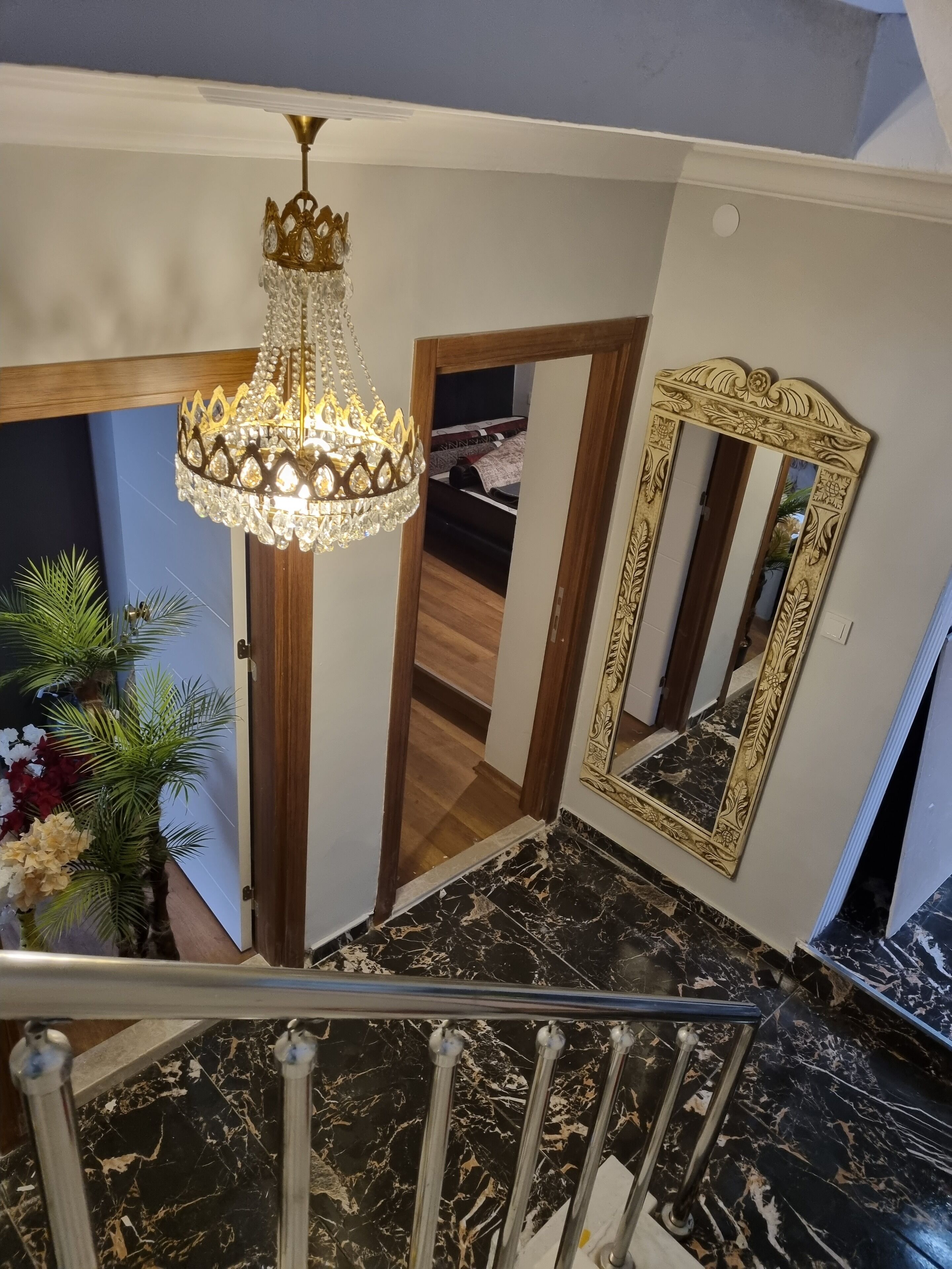 8 Rooms House