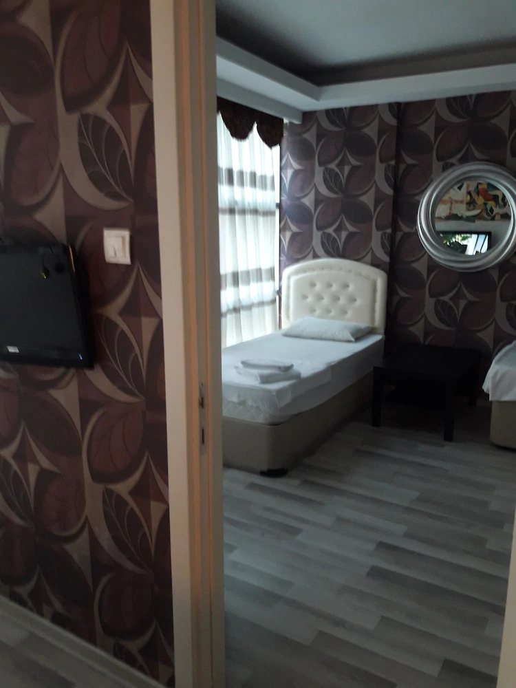 Akhomes
