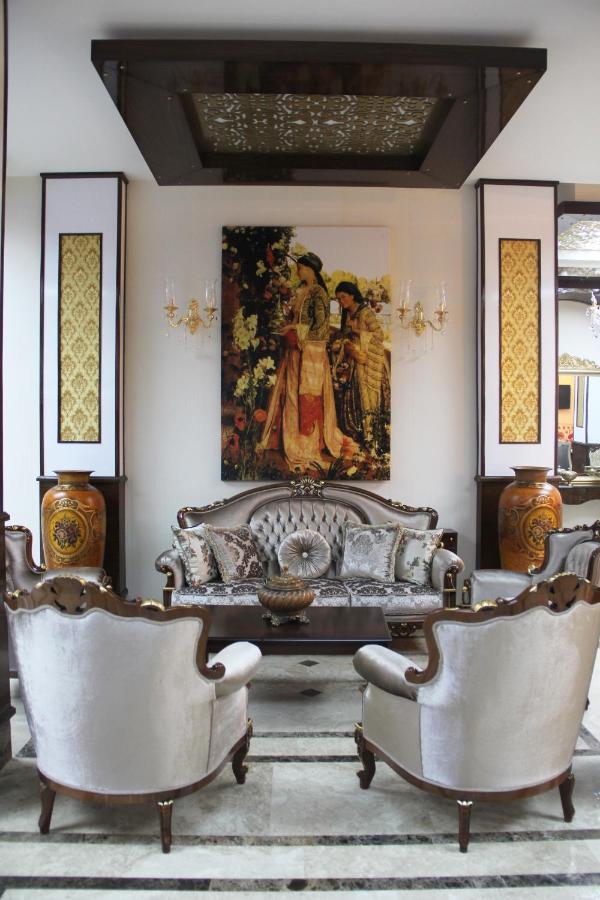 Grand Corner