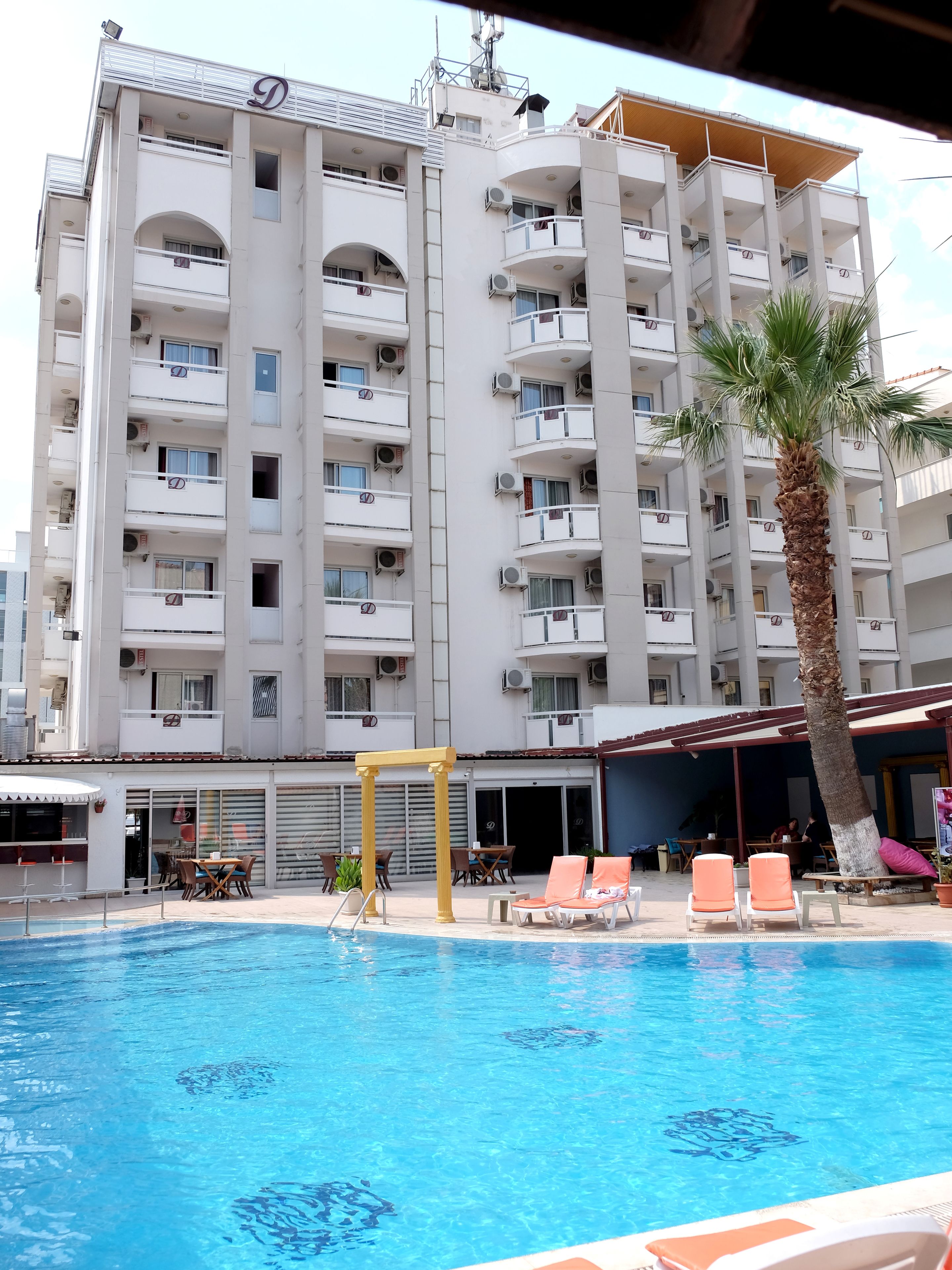 Duqqan Deluxe Hotel