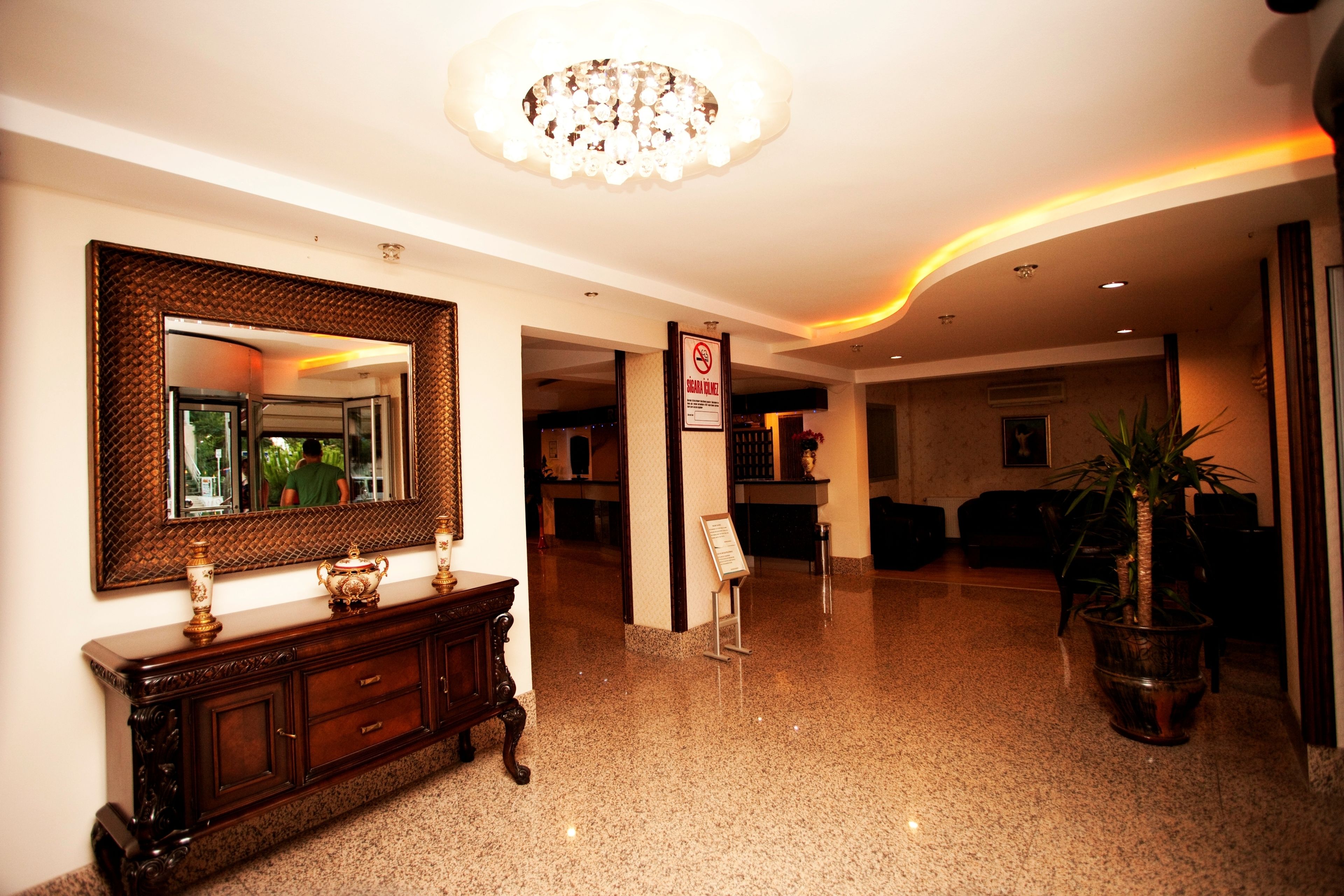 Duqqan Deluxe Hotel