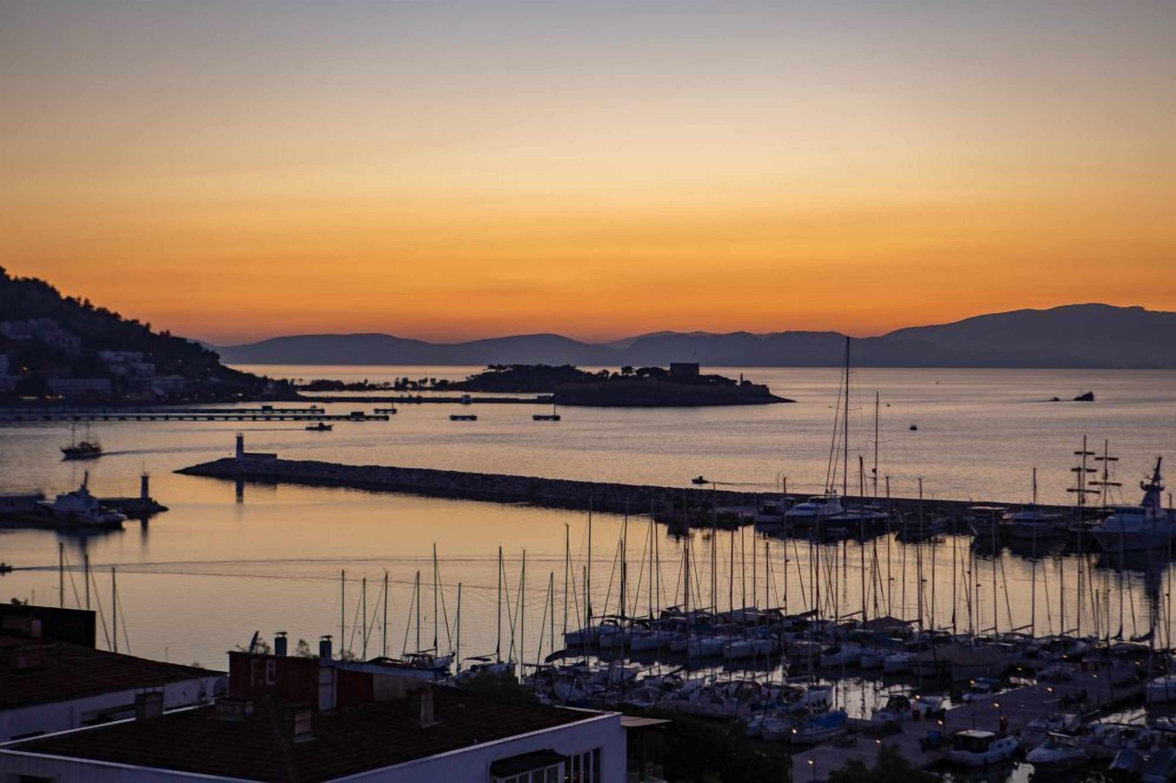 Rest & More by Dedeman Kusadasi Marina