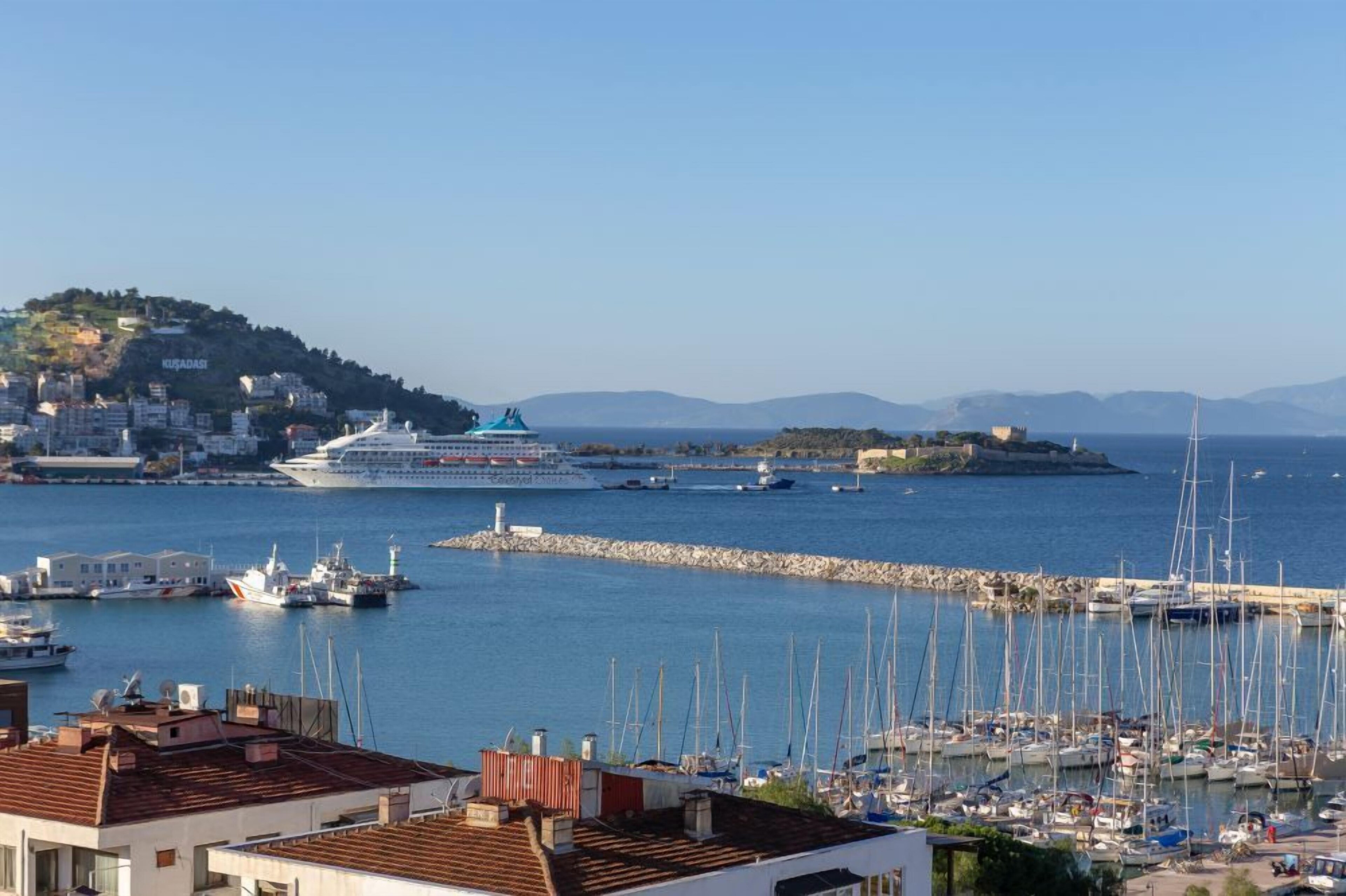 Rest & More by Dedeman Kusadasi Marina