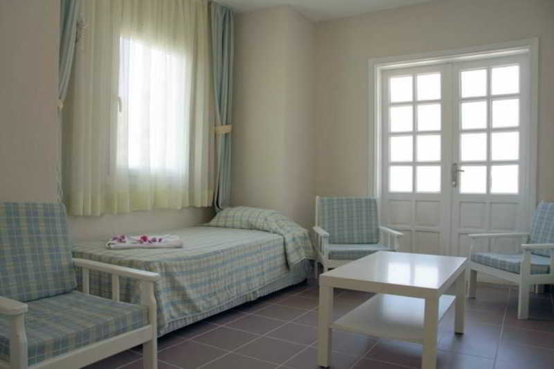 Blue Lagoon Delux Hotel