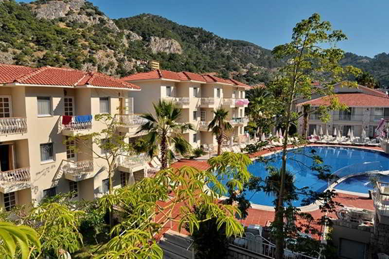 Blue Lagoon Delux Hotel