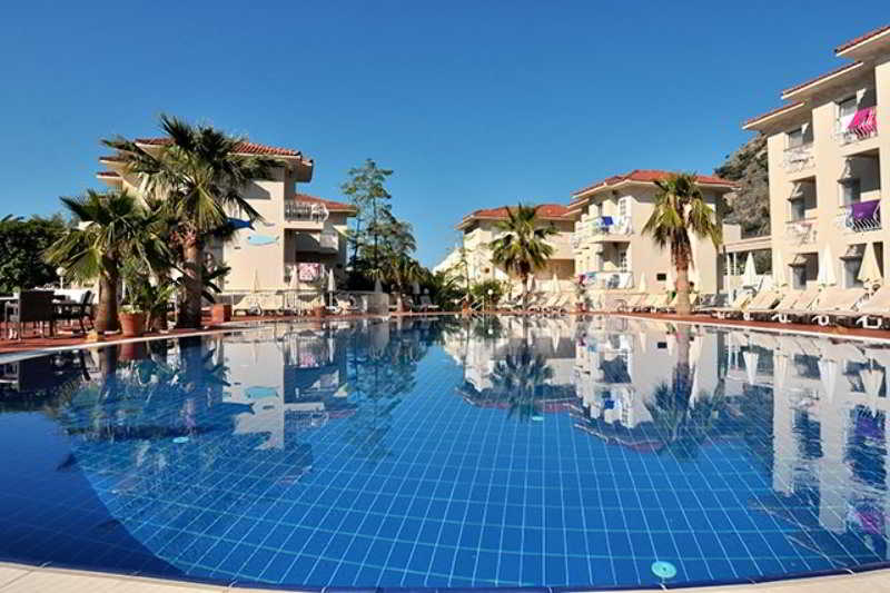Blue Lagoon Delux Hotel