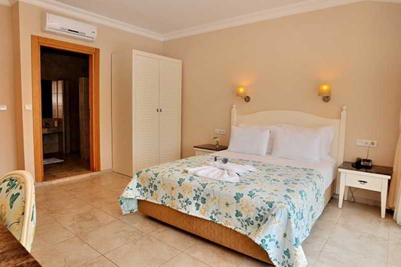 Blue Lagoon Delux Hotel
