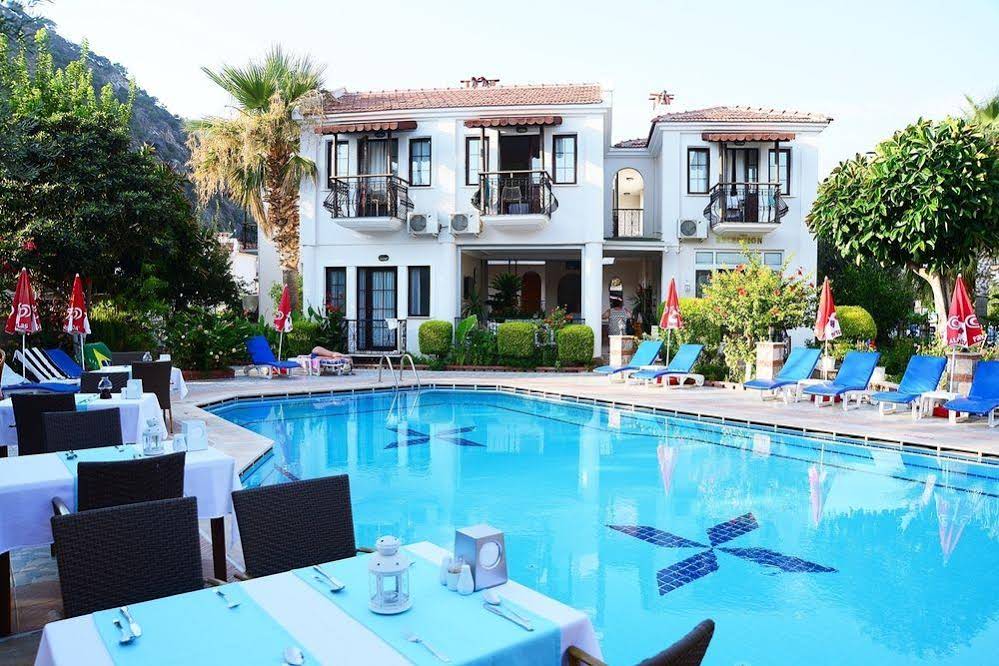 Bronze Hotel