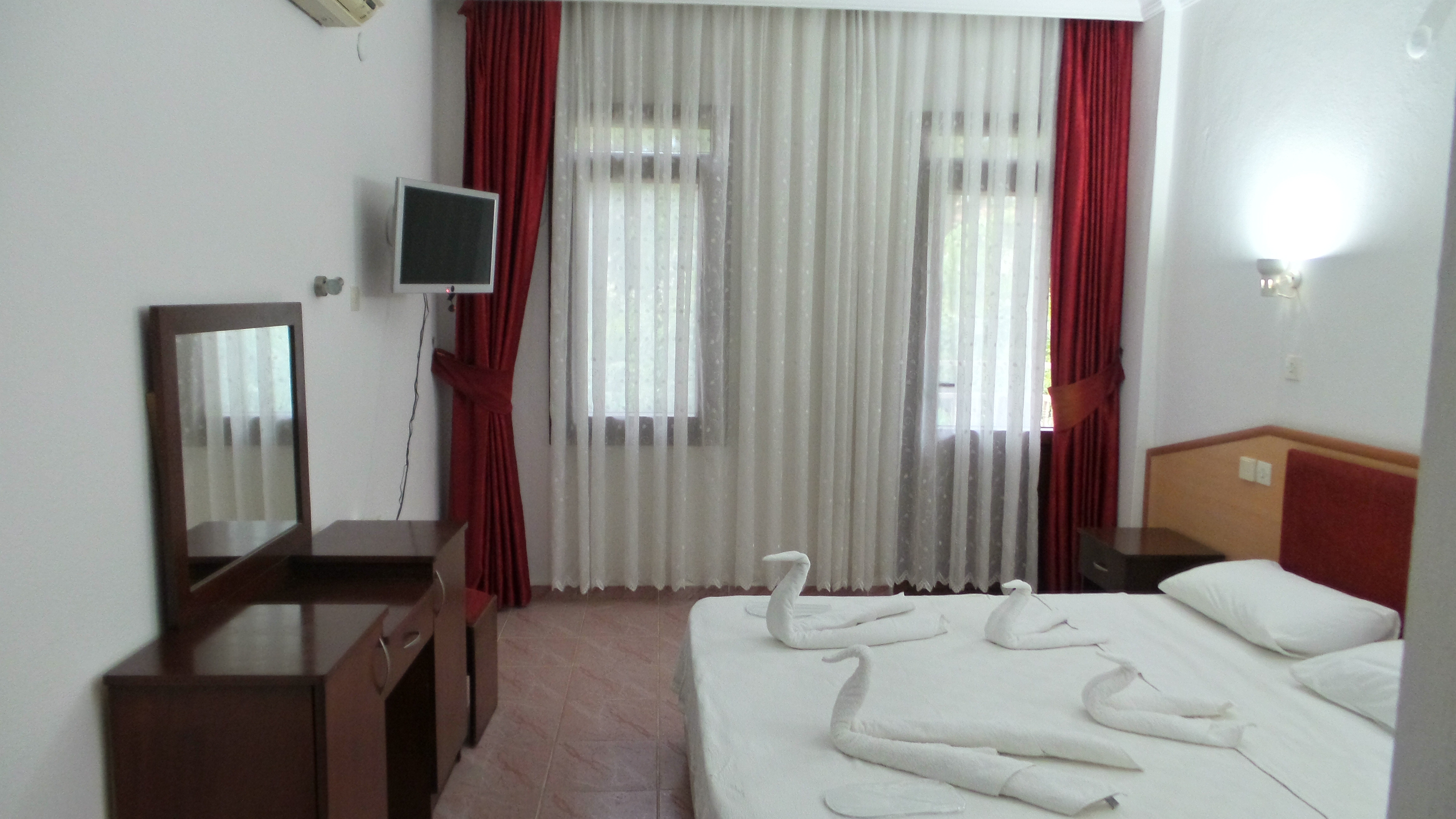 Ünlü Hotel