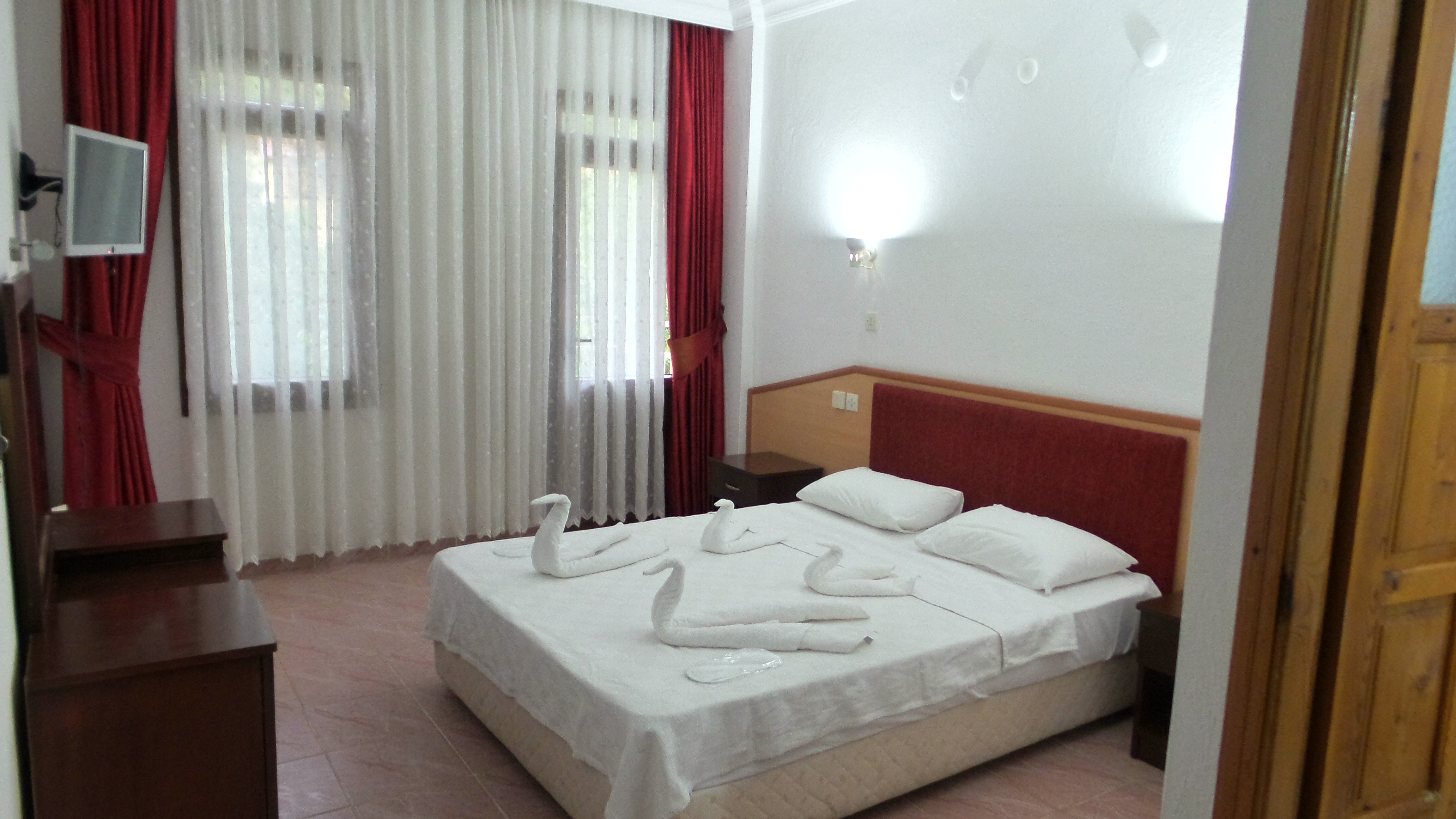 Ünlü Hotel