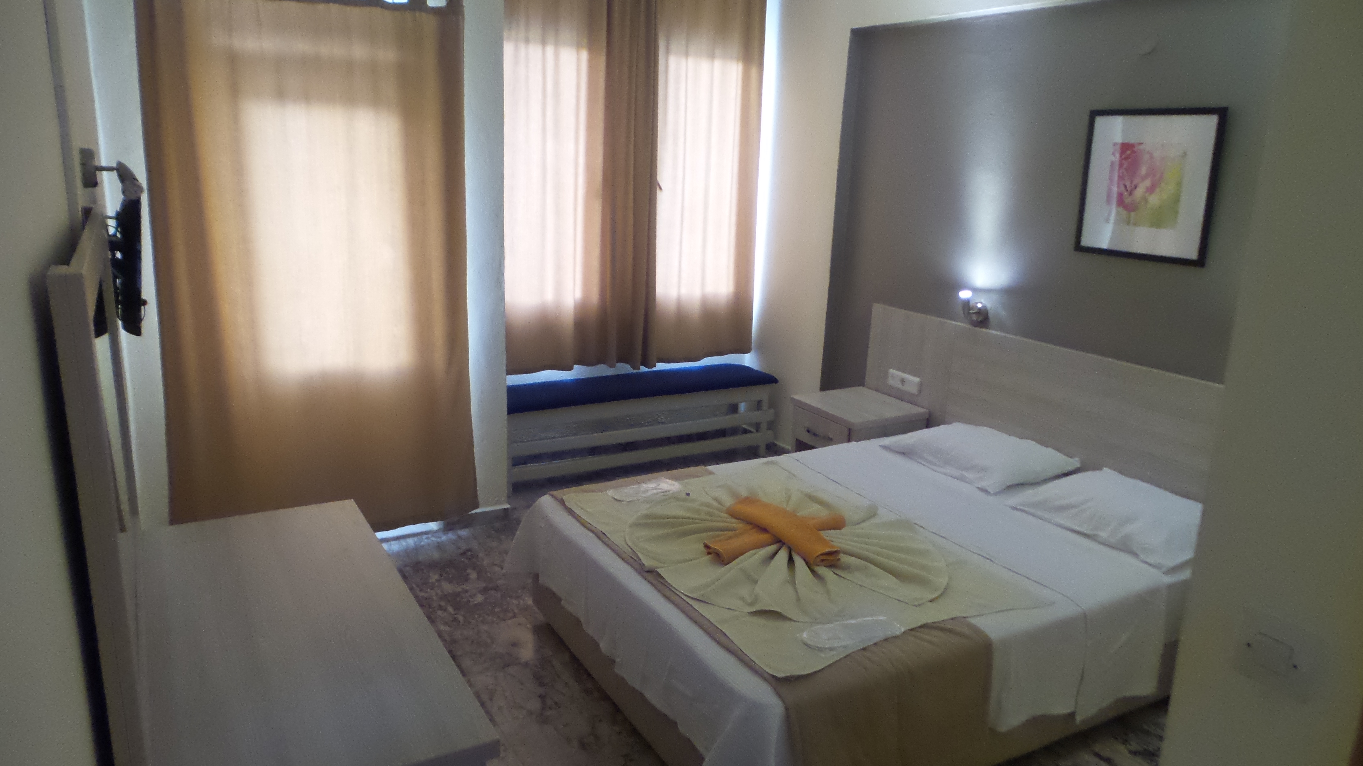 Ünlü Hotel
