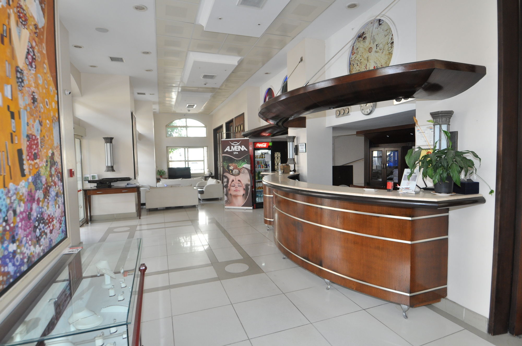 Almena Hotel