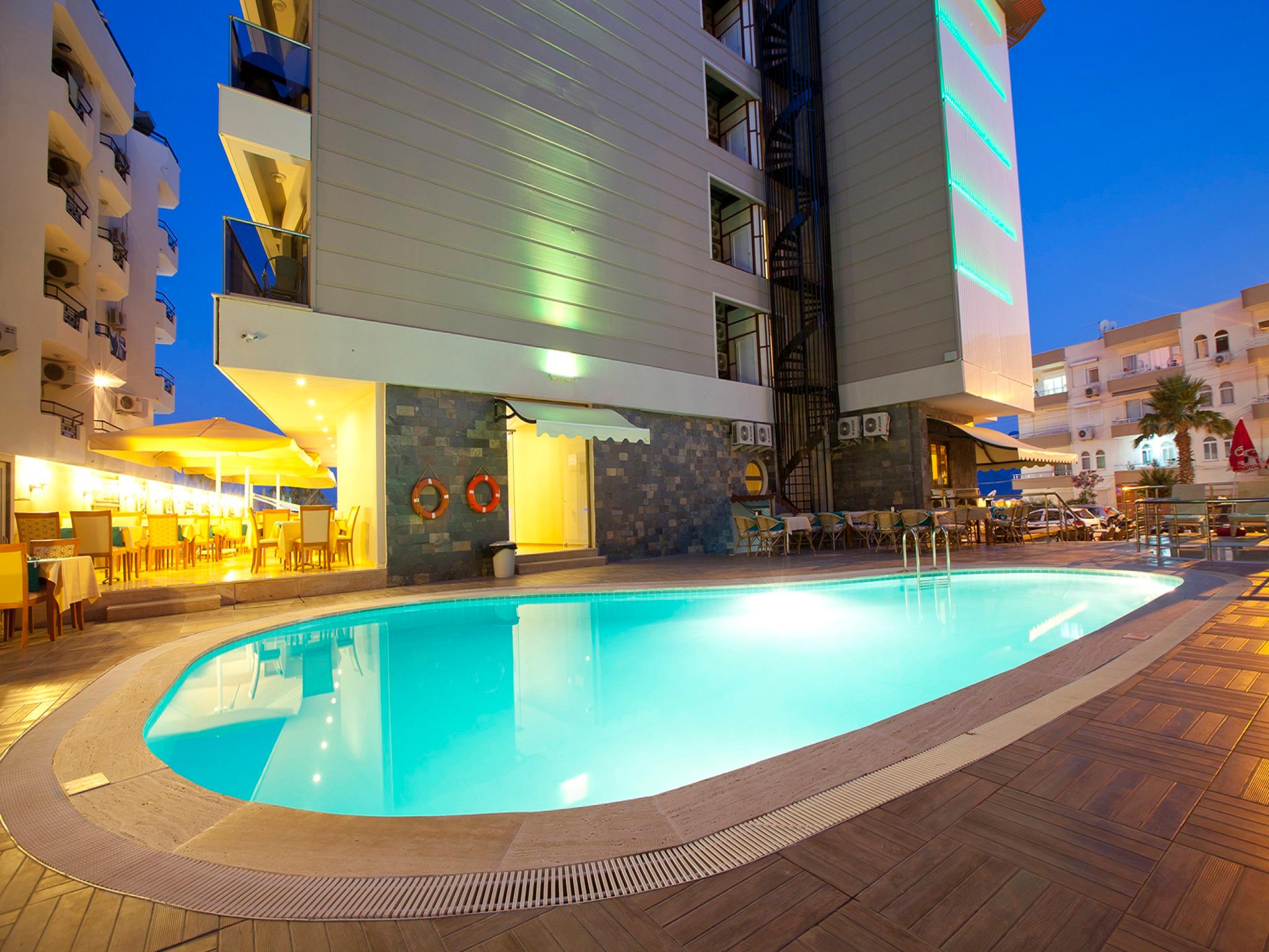 Aurasia Beach Hotel