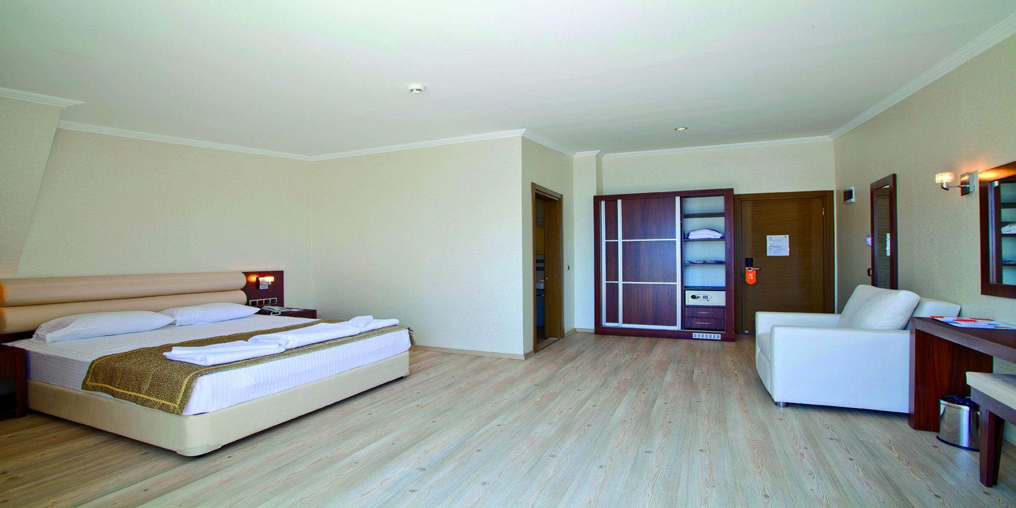 Aurasia Beach Hotel