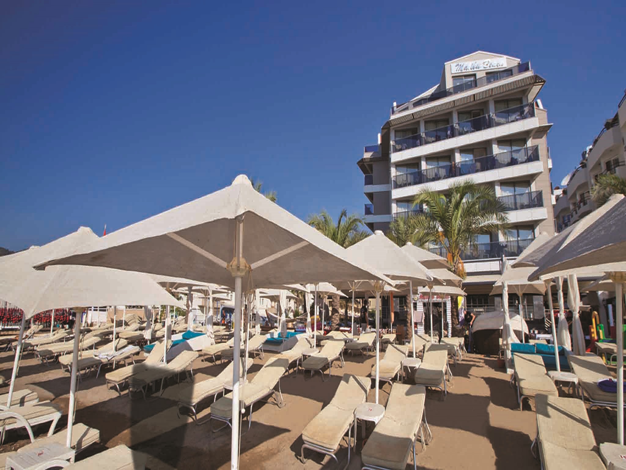Aurasia Beach Hotel