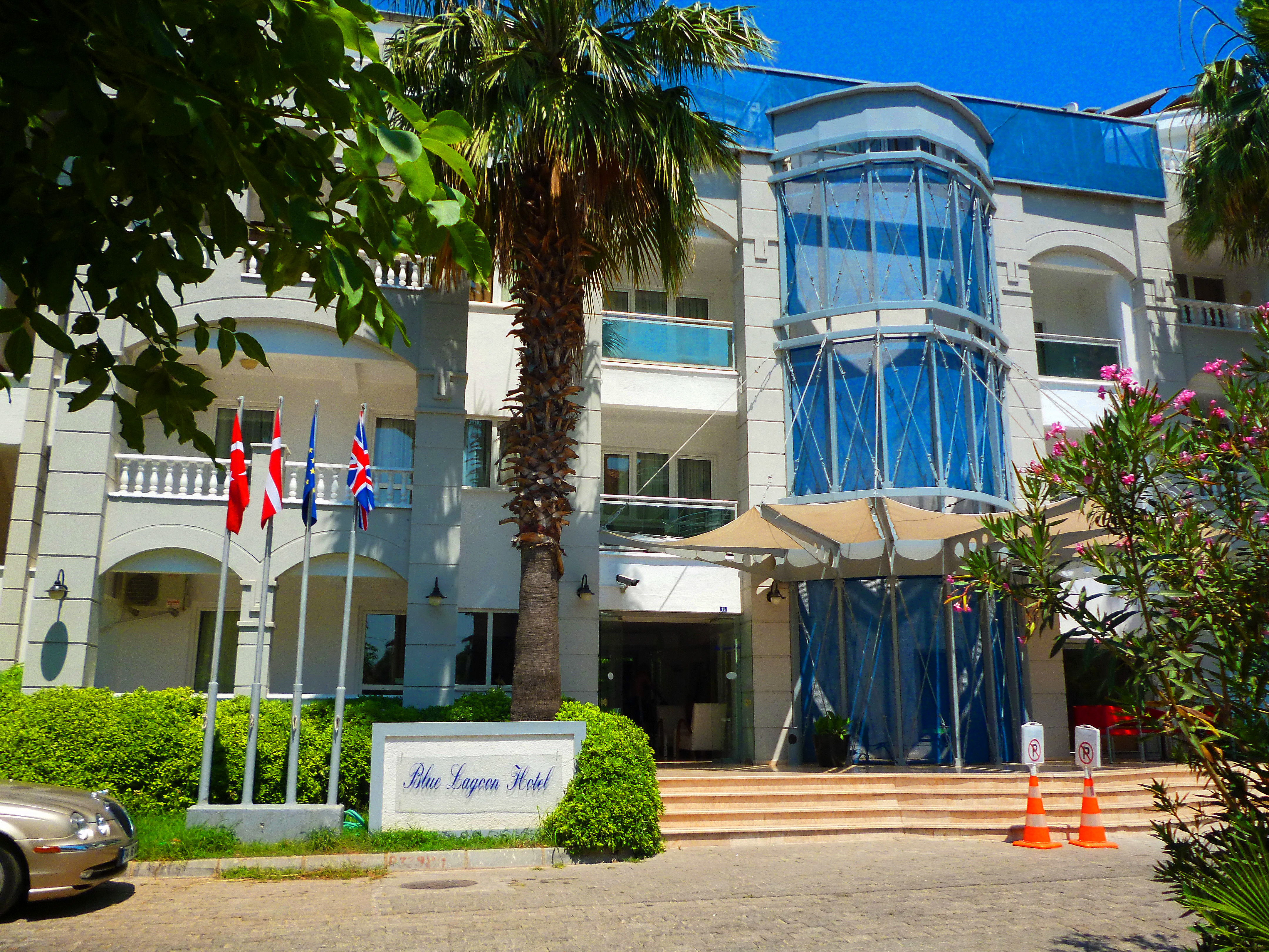 Two Seas Hotel
