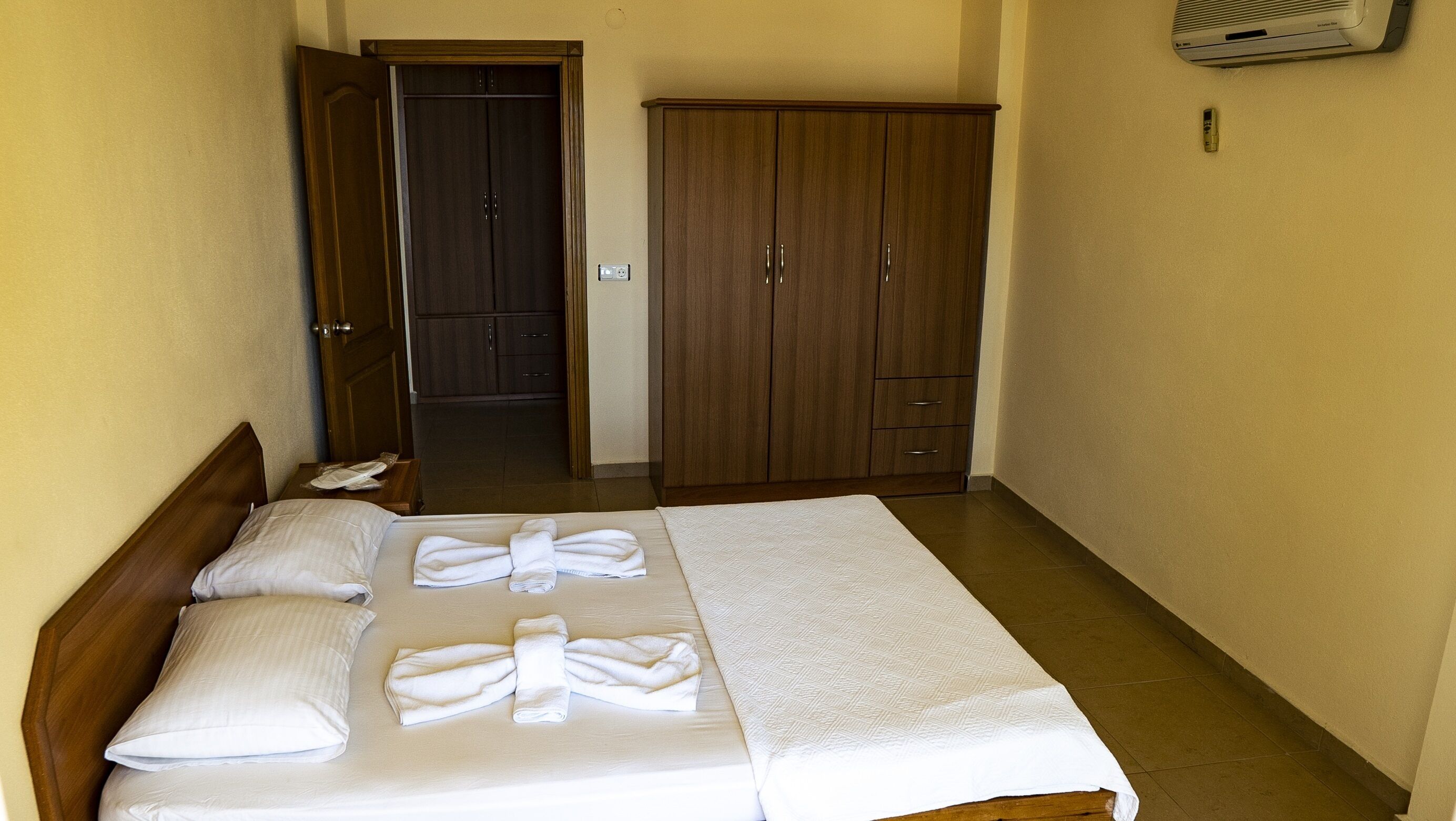 Kaju Rooms