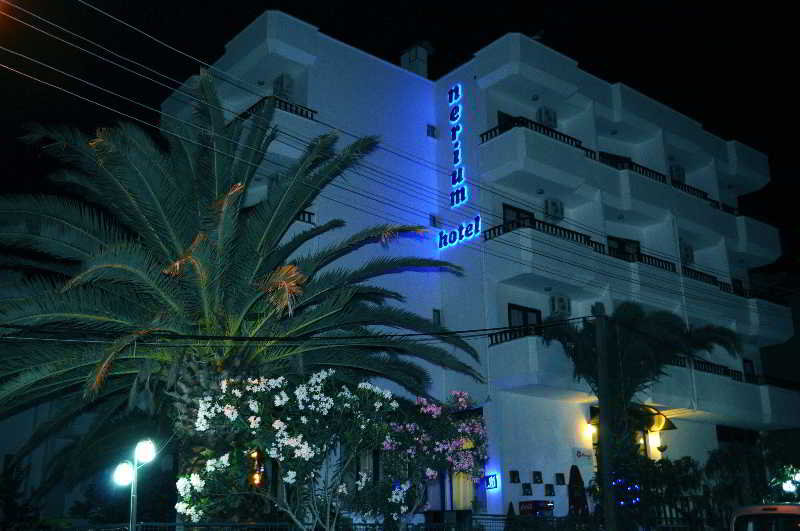 Avisos Hotel & Apartments