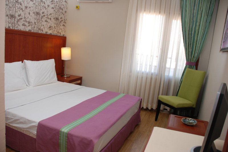 Avisos Hotel & Apartments
