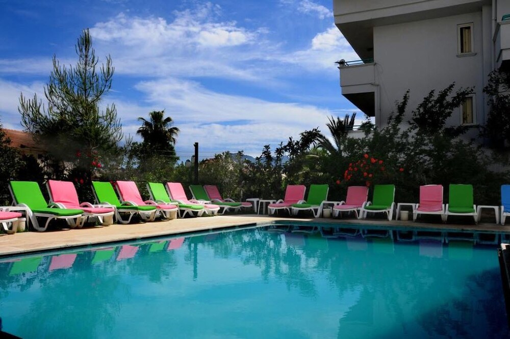 Avisos Hotel & Apartments