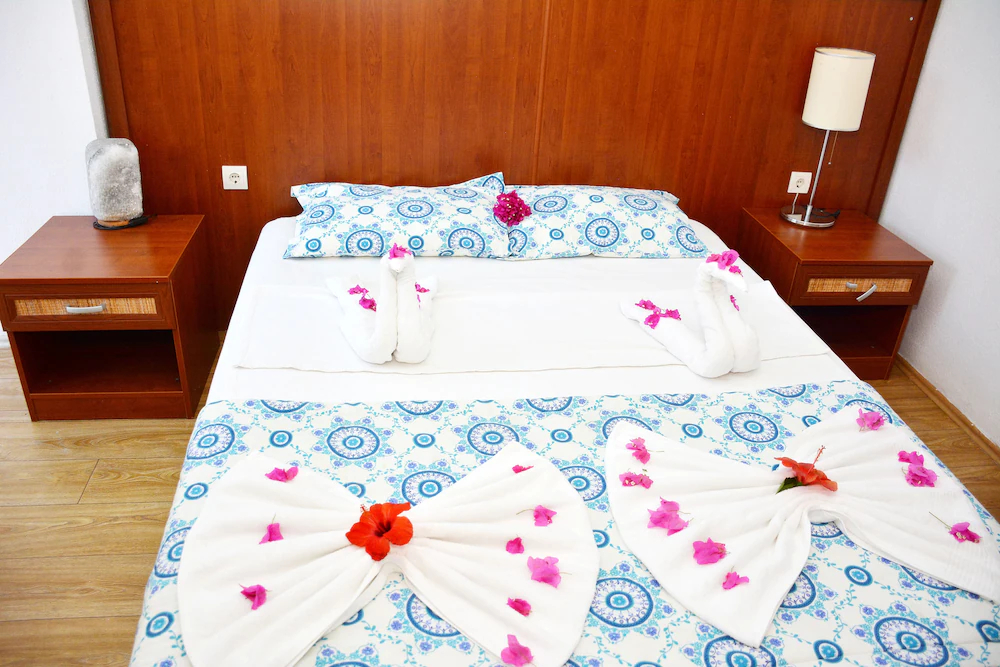 Avisos Hotel & Apartments