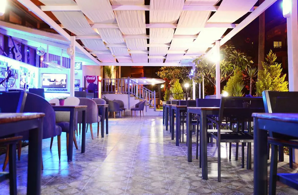 Avisos Hotel & Apartments