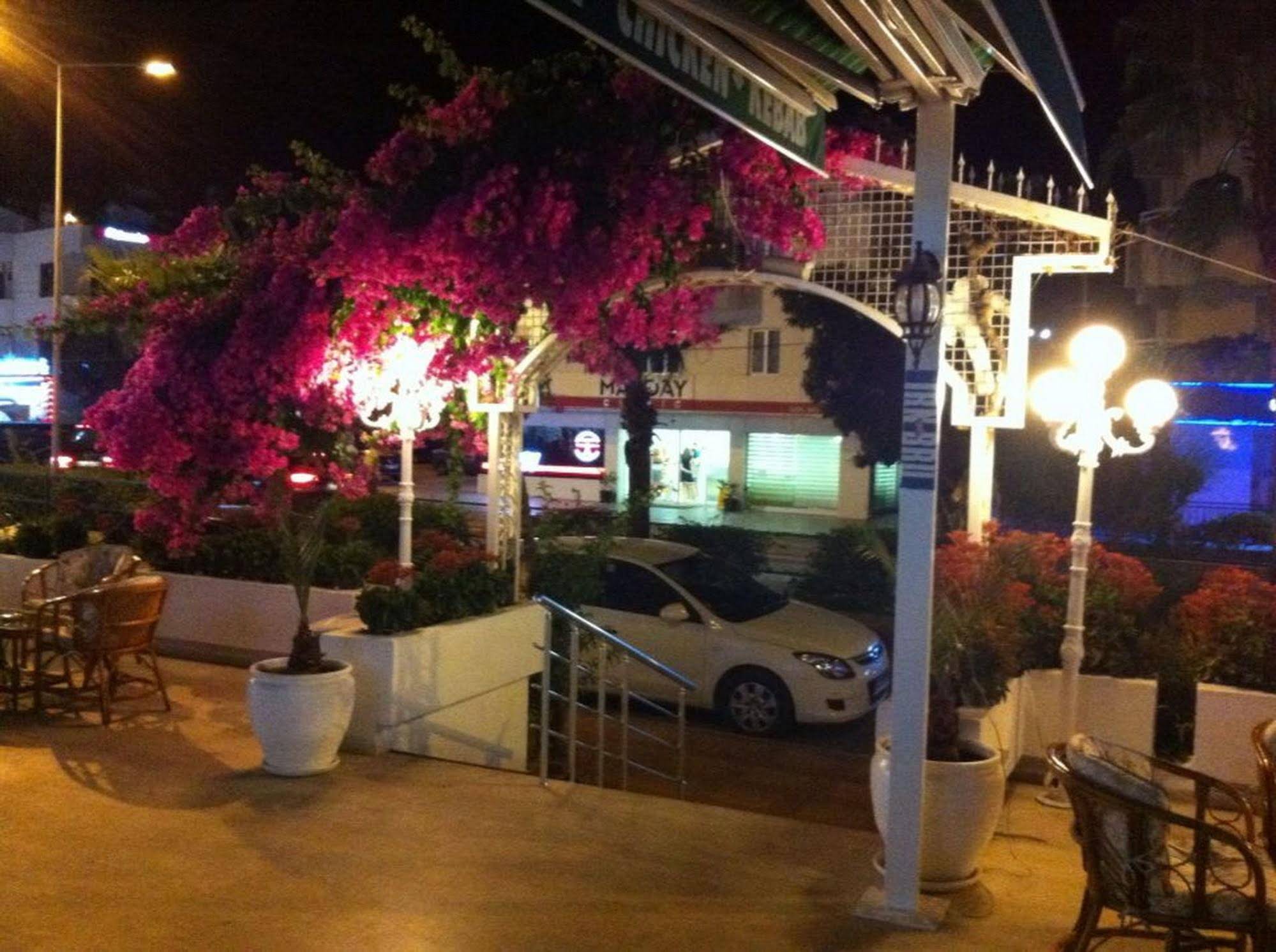 Oasis Hotel & Apartments