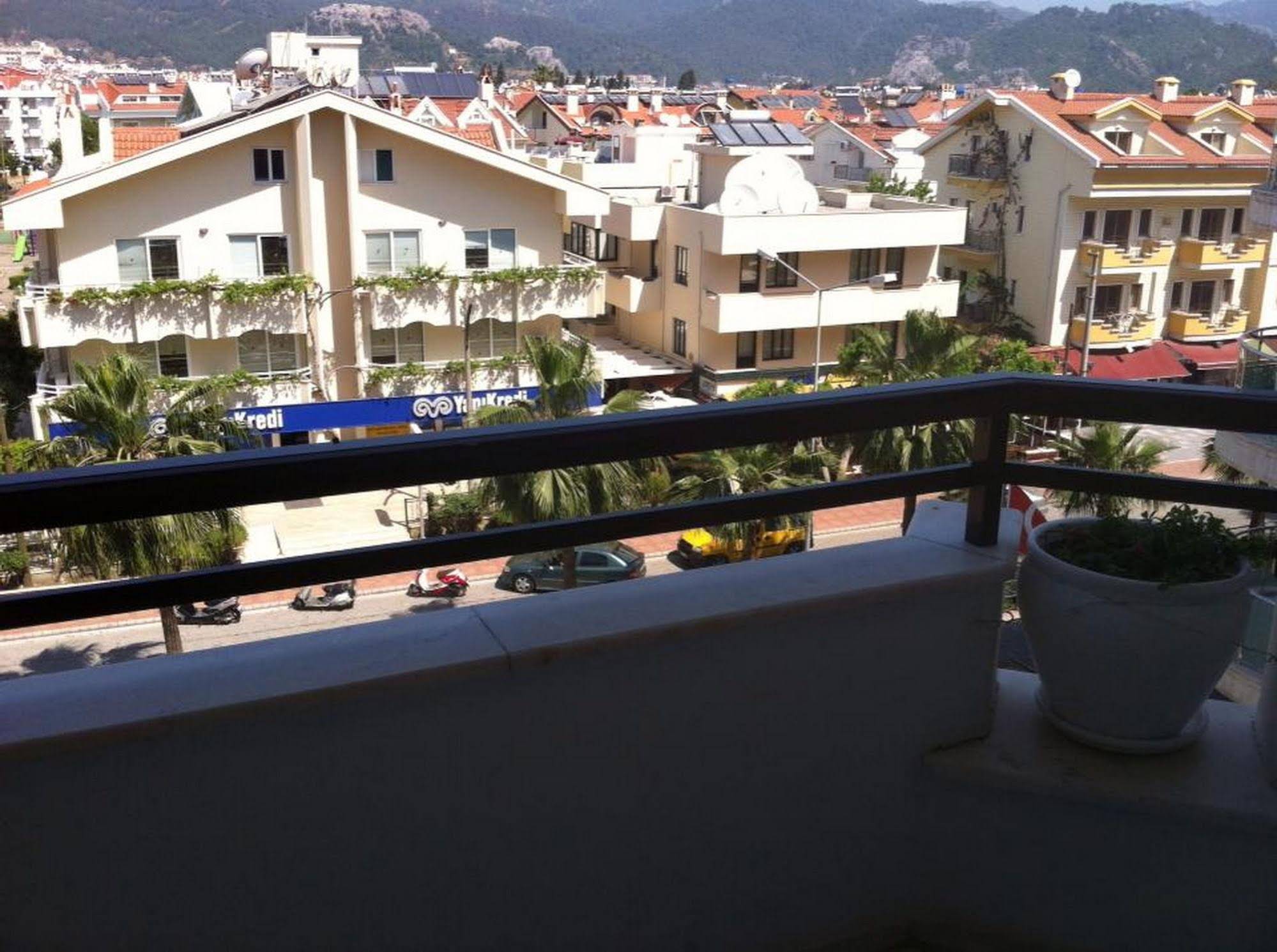 Oasis Hotel & Apartments