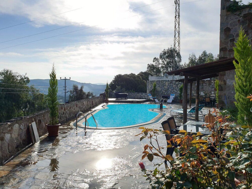 Baskin's Stone Houses