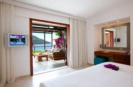 Hillside Beach Club