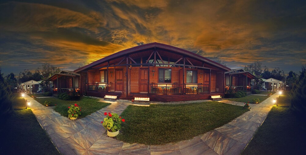 Mavi Yengec Restaurant & Bungalows