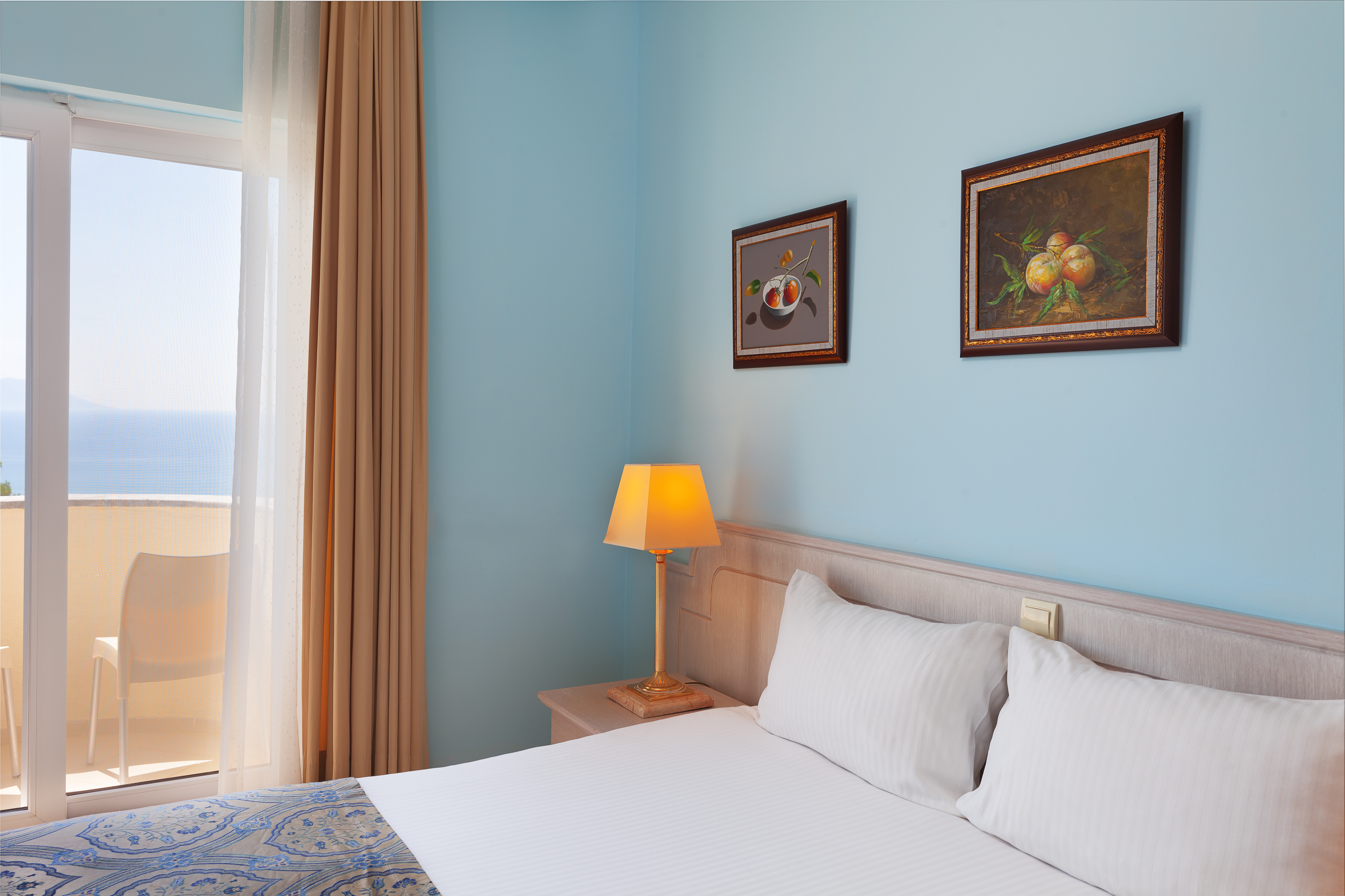 X Life Hotel