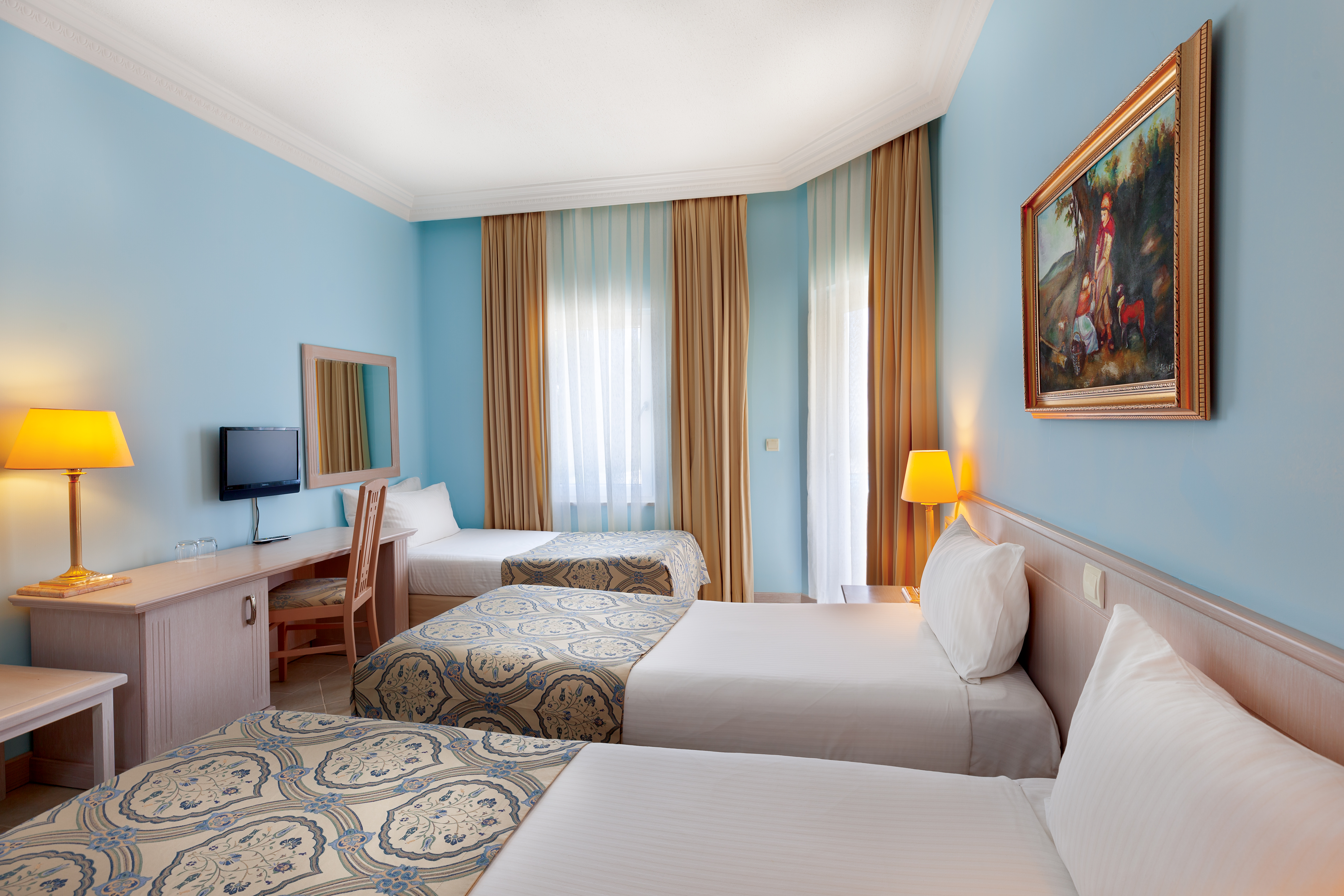 X Life Hotel