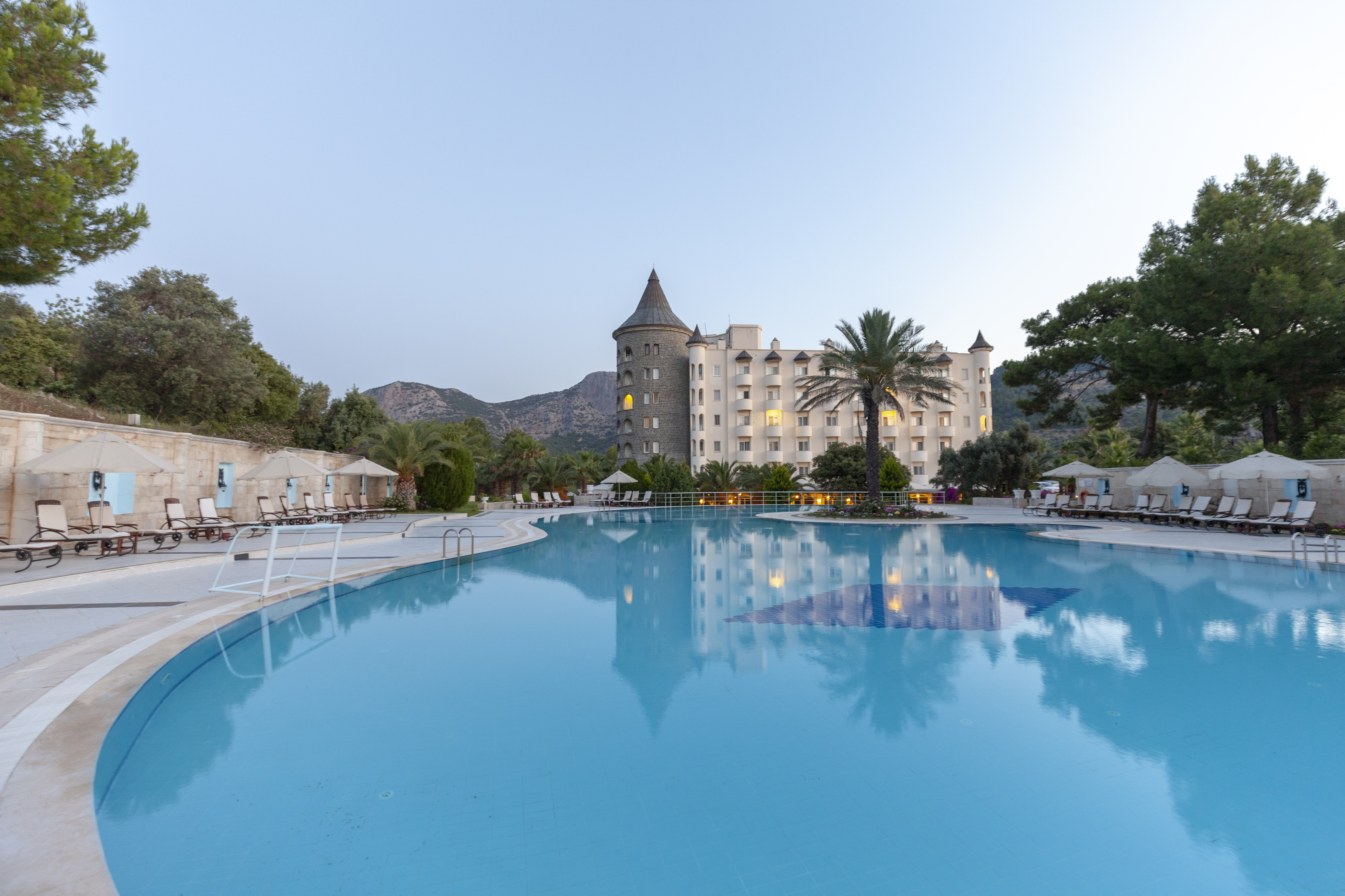 X Life Hotel