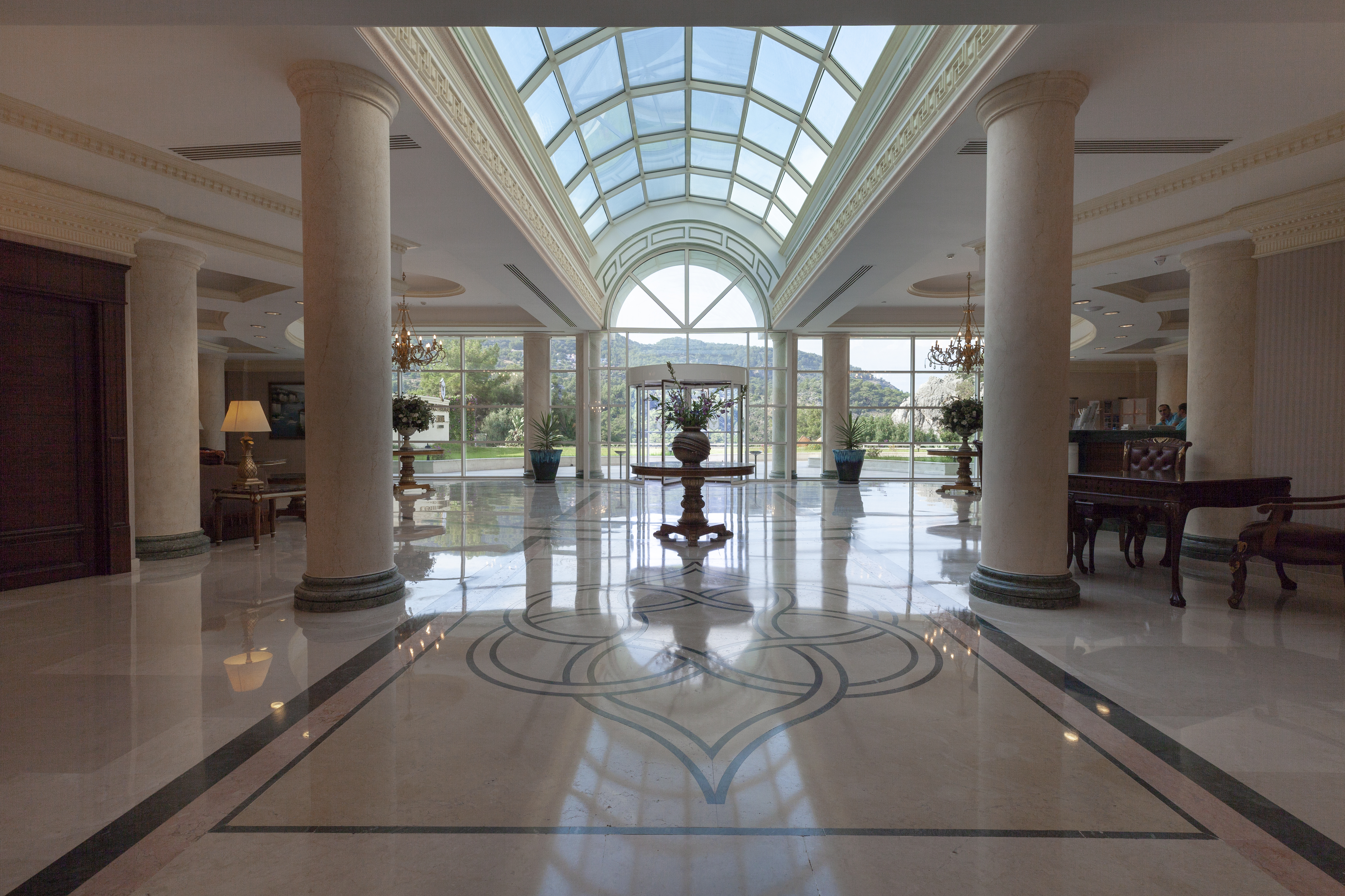 X Life Hotel