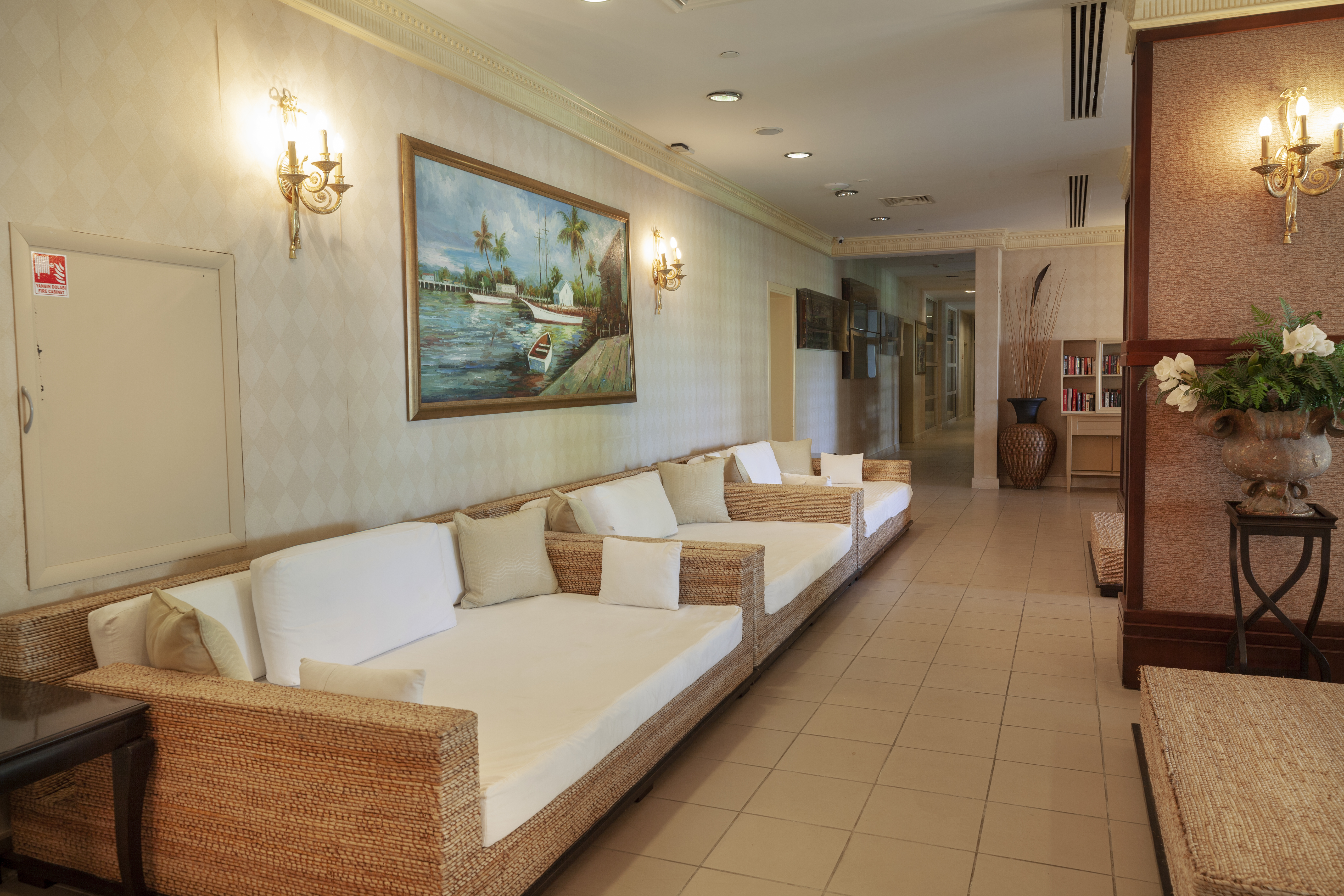 X Life Hotel