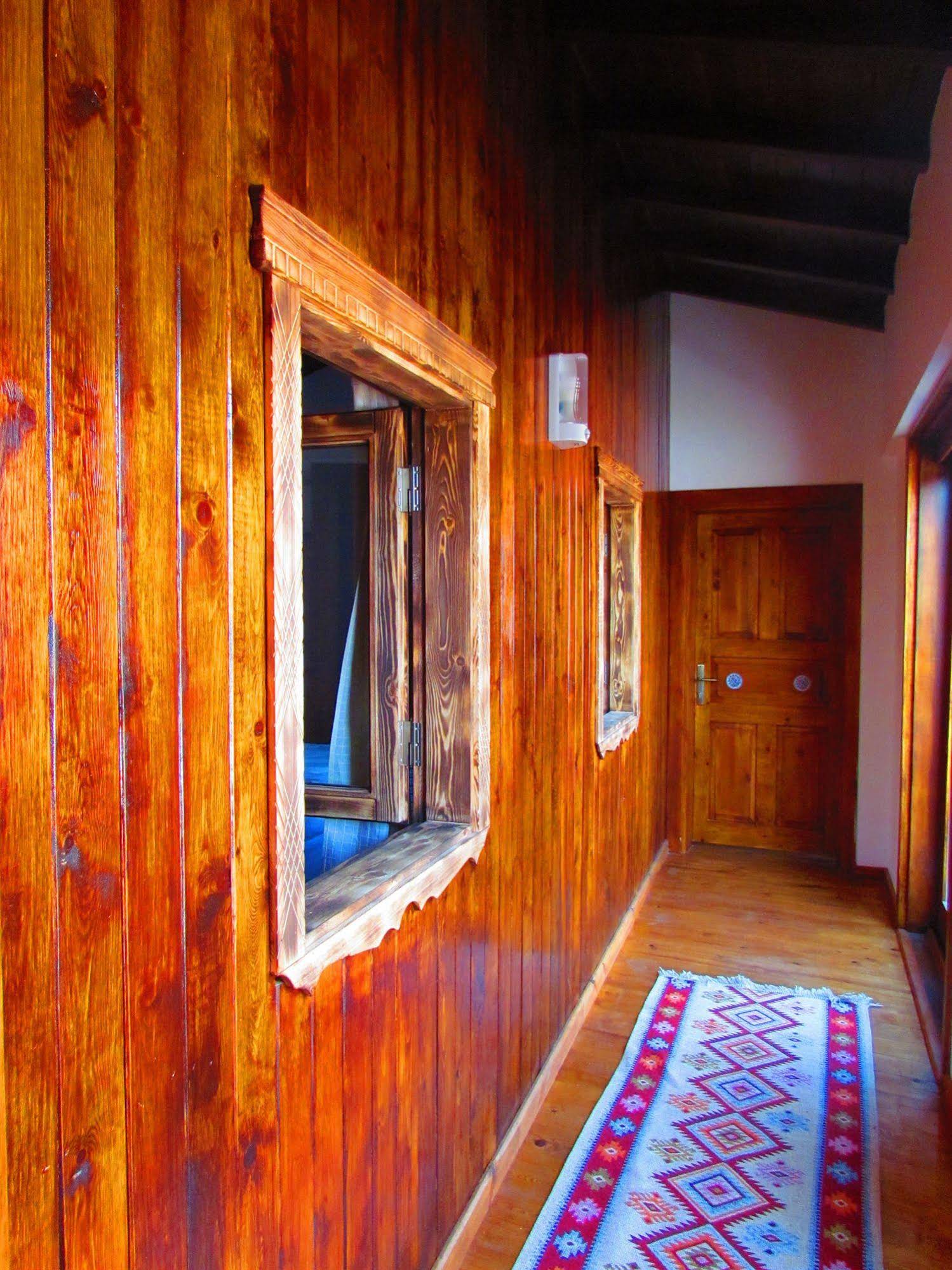 Amazon Petite Palace