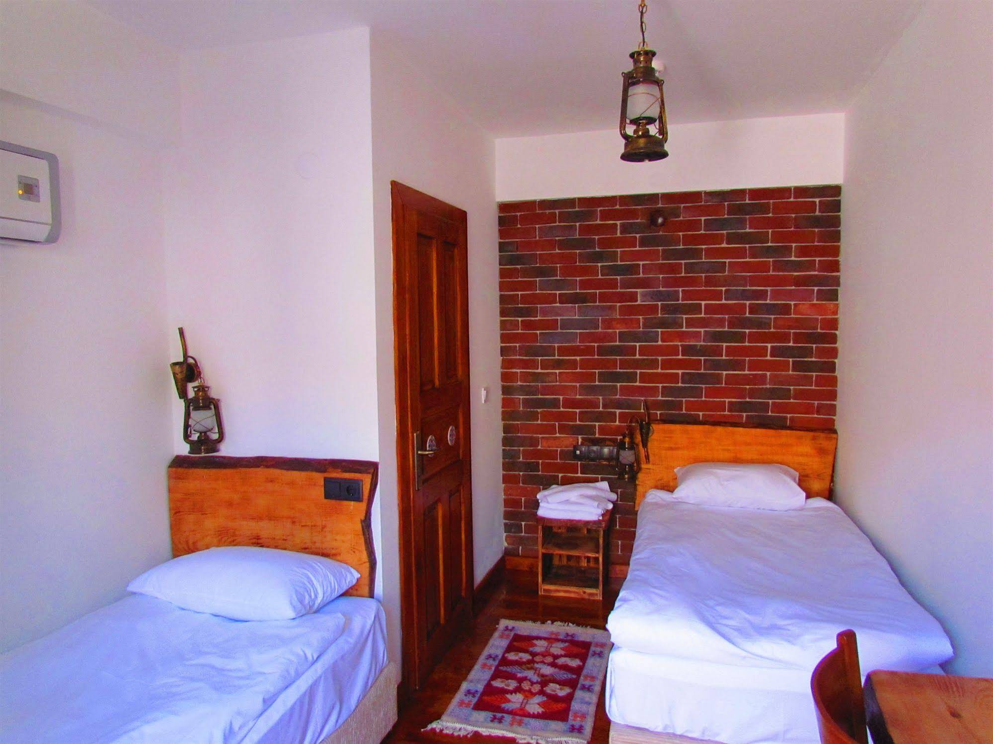Amazon Petite Palace