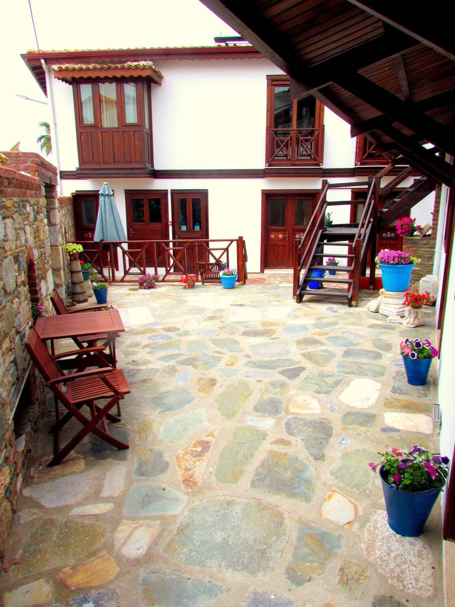 Amazon Petite Palace